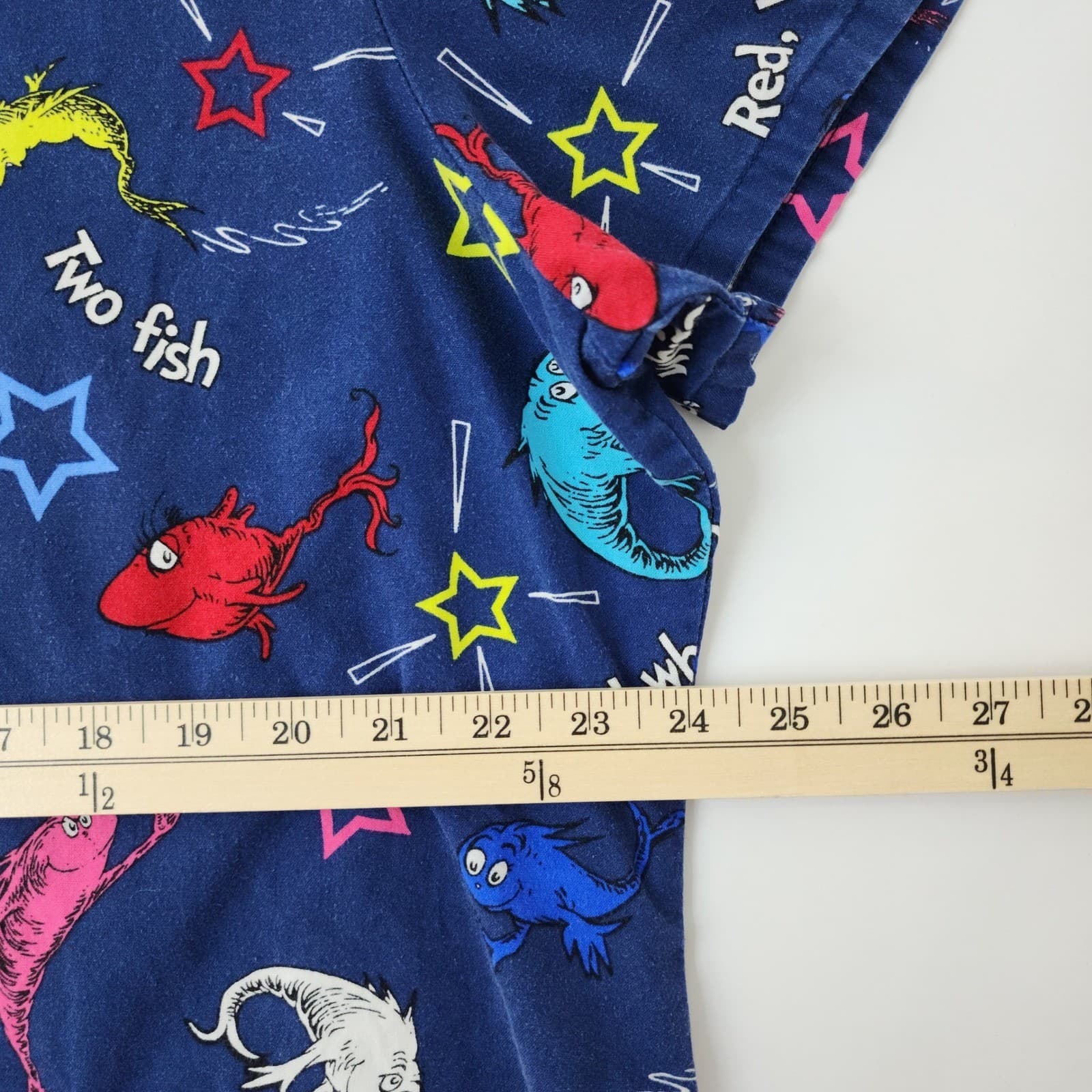 Dr. Seuss One Fish Two Fish Red Fish Blue Fish Scrub Top Navy V-Neck XL - Thumbnail 3