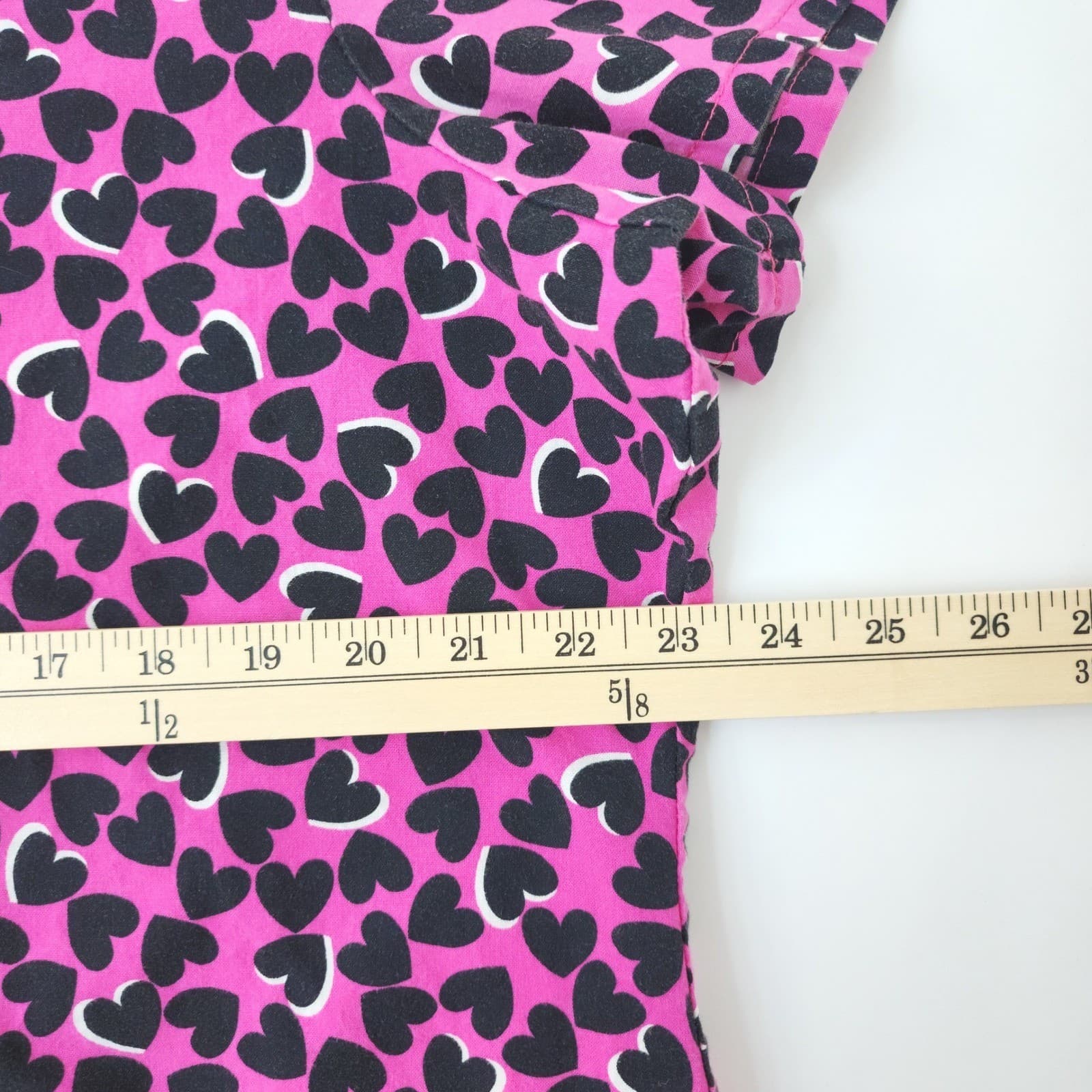 Pink Heart Print V-Neck Scrub Top Short Sleeve Two Pocket Medical Uniform XL - Thumbnail 4