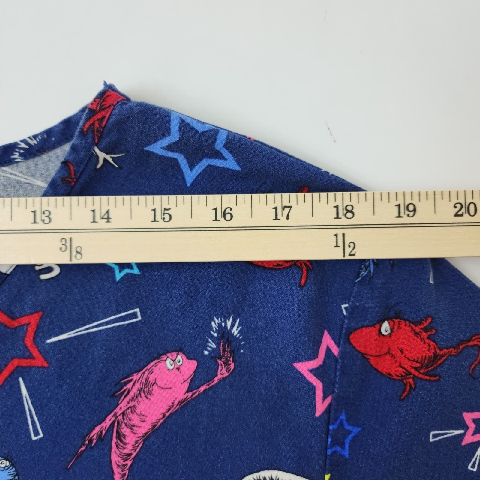 Dr. Seuss One Fish Two Fish Red Fish Blue Fish Scrub Top Navy V-Neck XL - Thumbnail 4