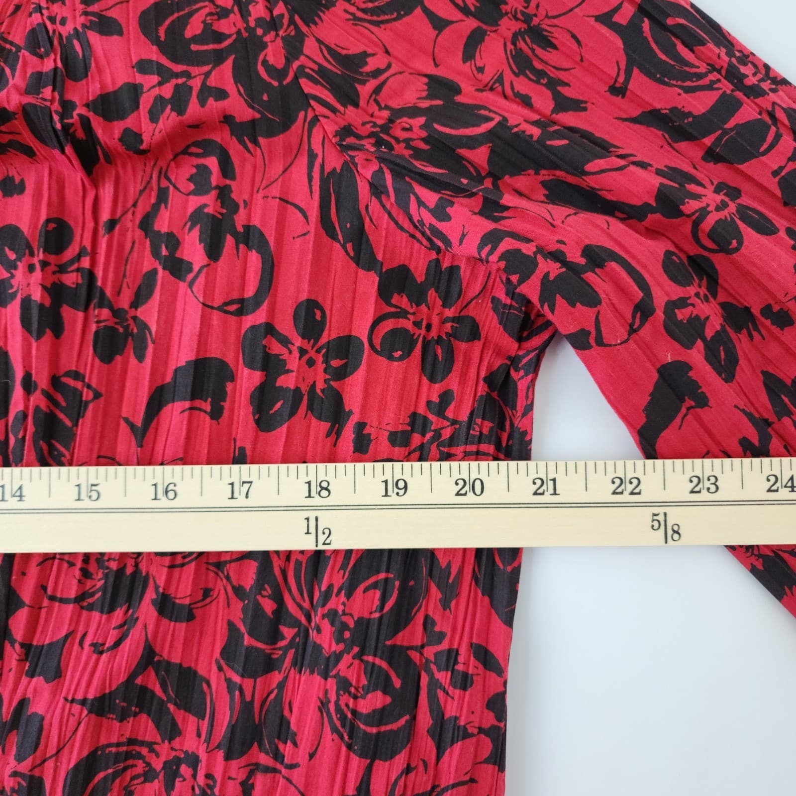 St Johns Bay Woman Red Black Floral Crinkle Button Down Blouse 1X 3/4 Sleeve - Thumbnail 6