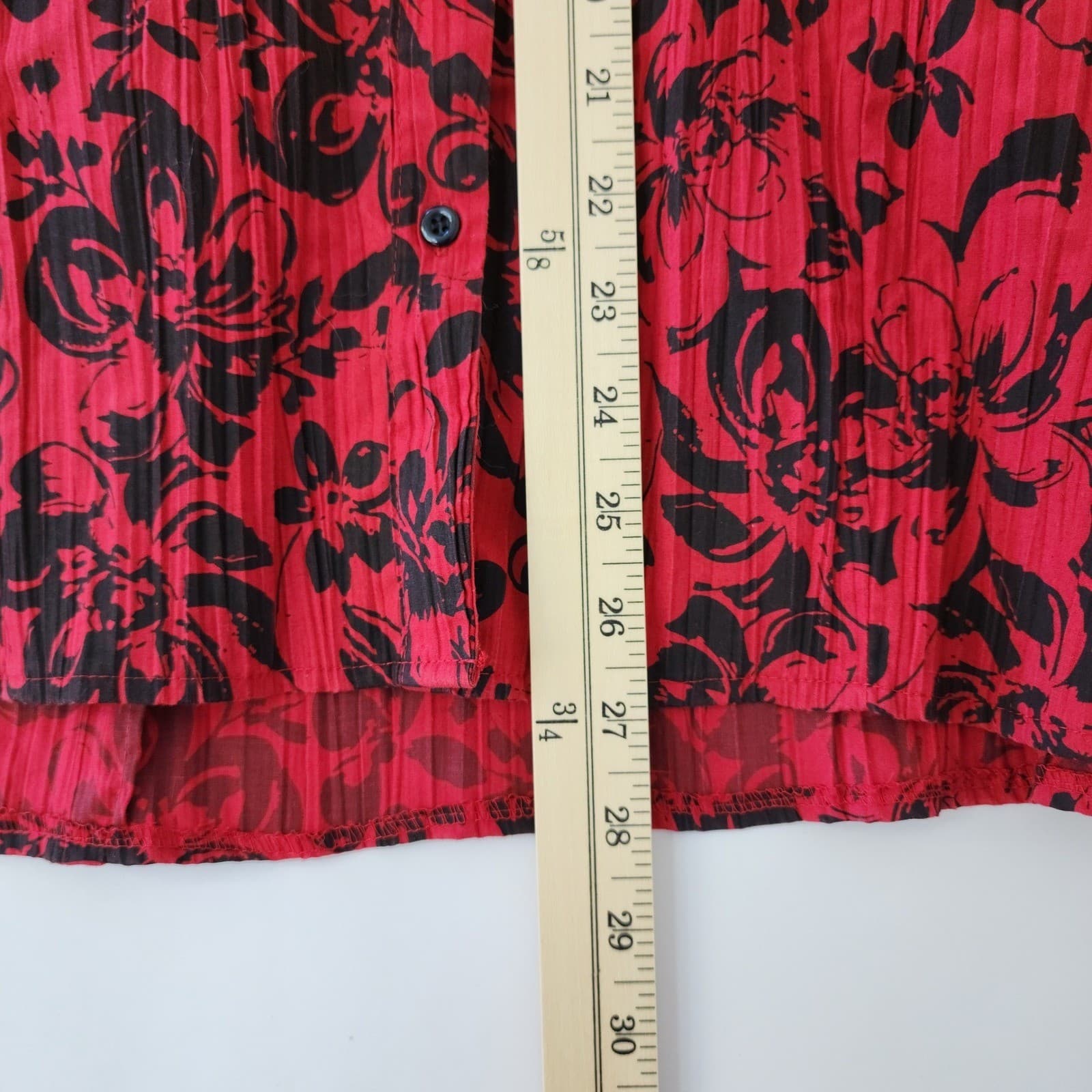 St Johns Bay Woman Red Black Floral Crinkle Button Down Blouse 1X 3/4 Sleeve - Thumbnail 5