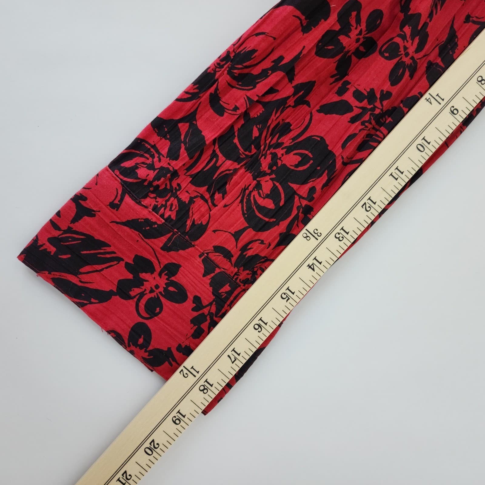 St Johns Bay Woman Red Black Floral Crinkle Button Down Blouse 1X 3/4 Sleeve - Thumbnail 8