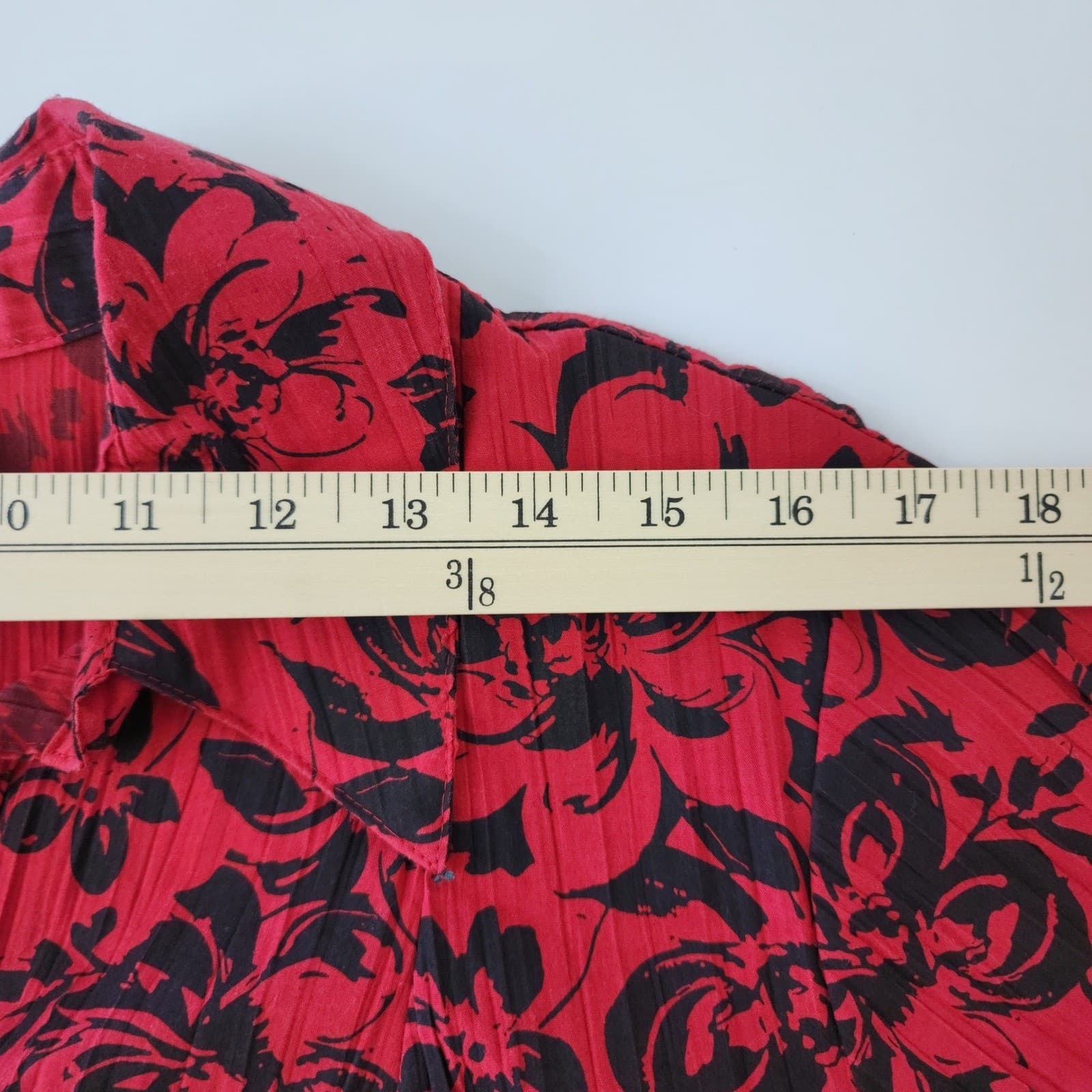 St Johns Bay Woman Red Black Floral Crinkle Button Down Blouse 1X 3/4 Sleeve - Thumbnail 7