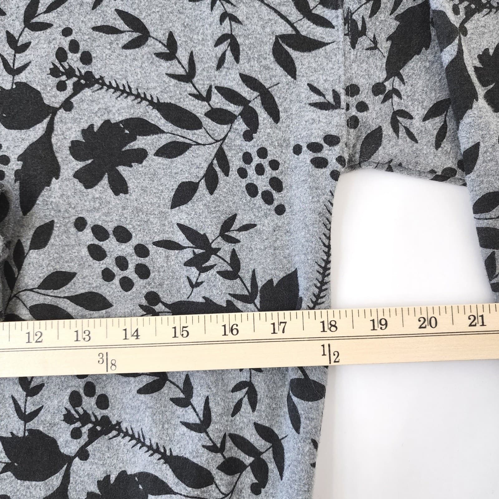 Ampersand Avenue Gray Black Floral Botanical Crewneck Sweatshirt XS Pullover - Thumbnail 3