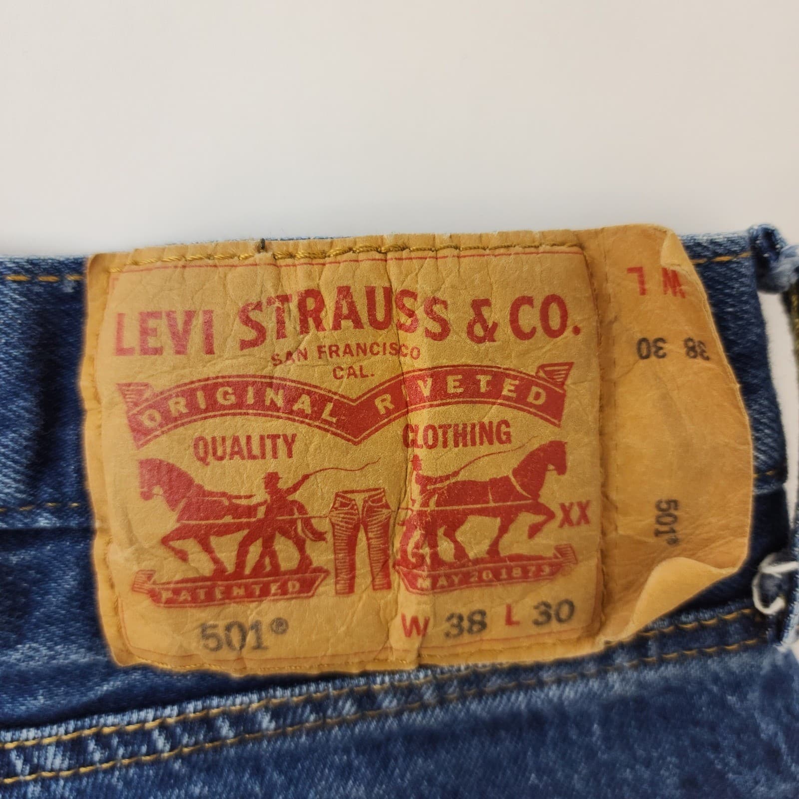 Levis 501 Original Fit Mens Jeans 38x30 Medium Wash Blue Button Fly Denim - Thumbnail 6