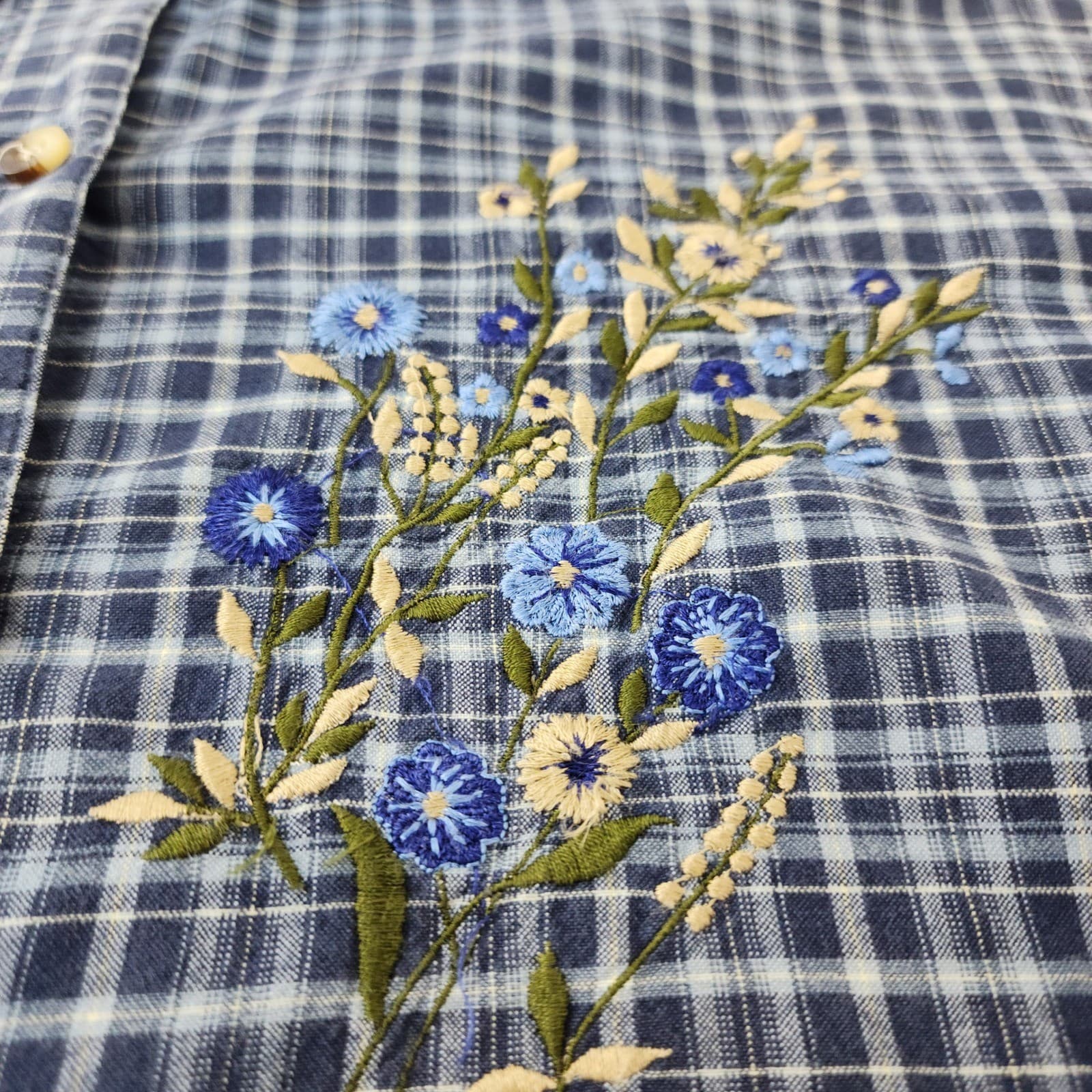Victoria Jones Woman Blue Plaid Floral Embroidered Cotton Button Down Shirt 1X - Thumbnail 2