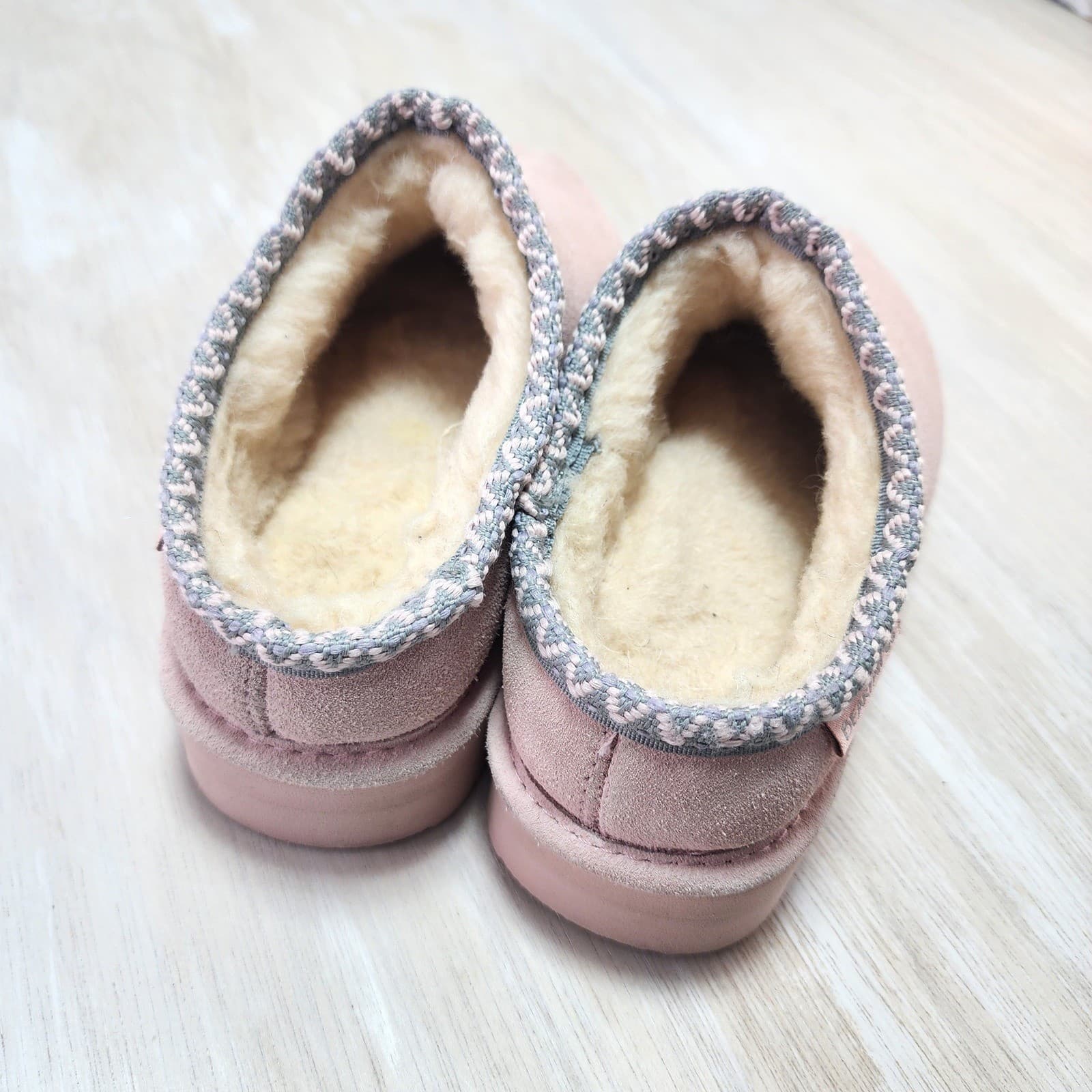 Bearpaw Kids Girls Pink Suede Slip On Slippers Mules Wool Blend Lining Size 6 - Thumbnail 4