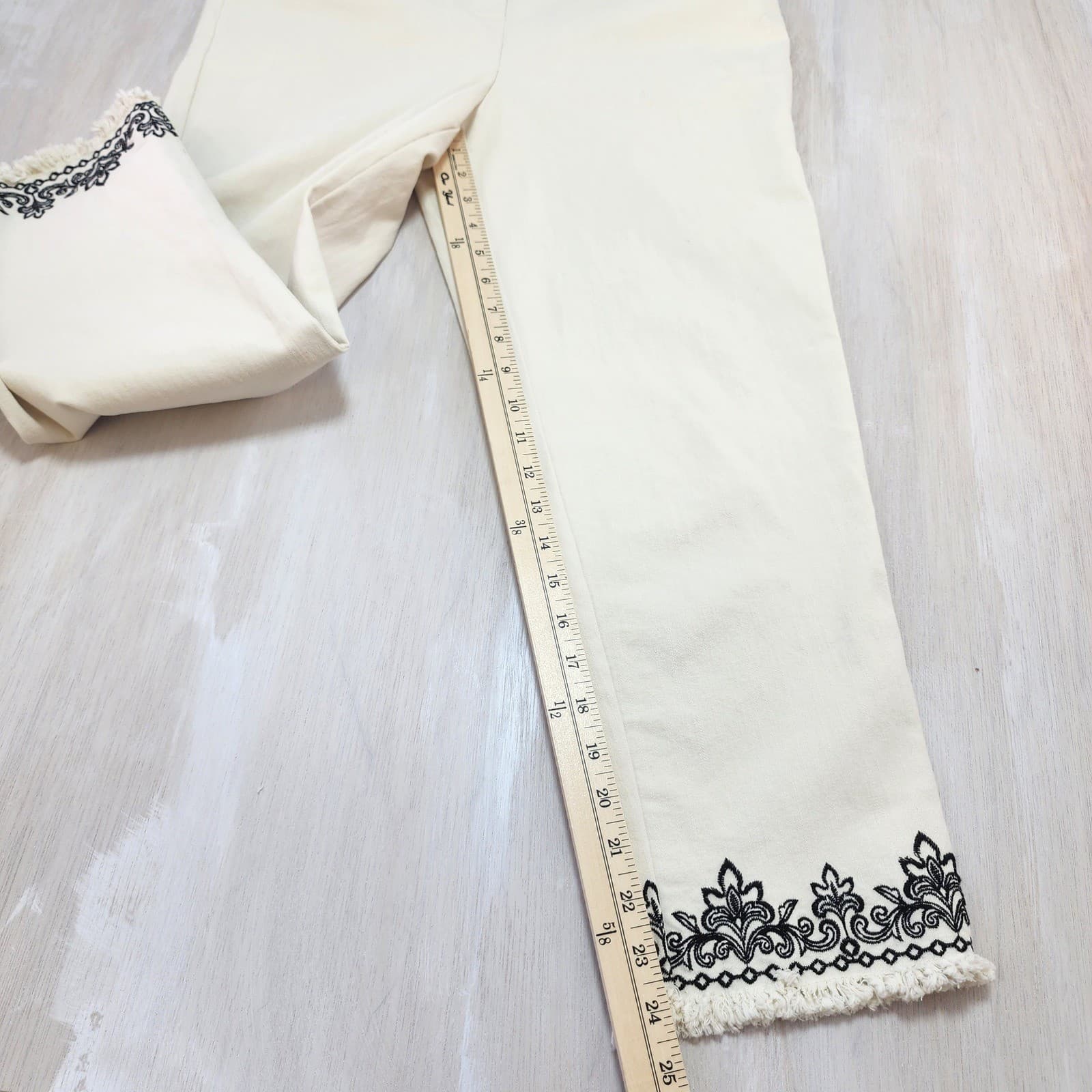Alfred Dunner Allure Slim Fit Super Stretch Embroidered Crop Pants Cream Size 14 - Thumbnail 6