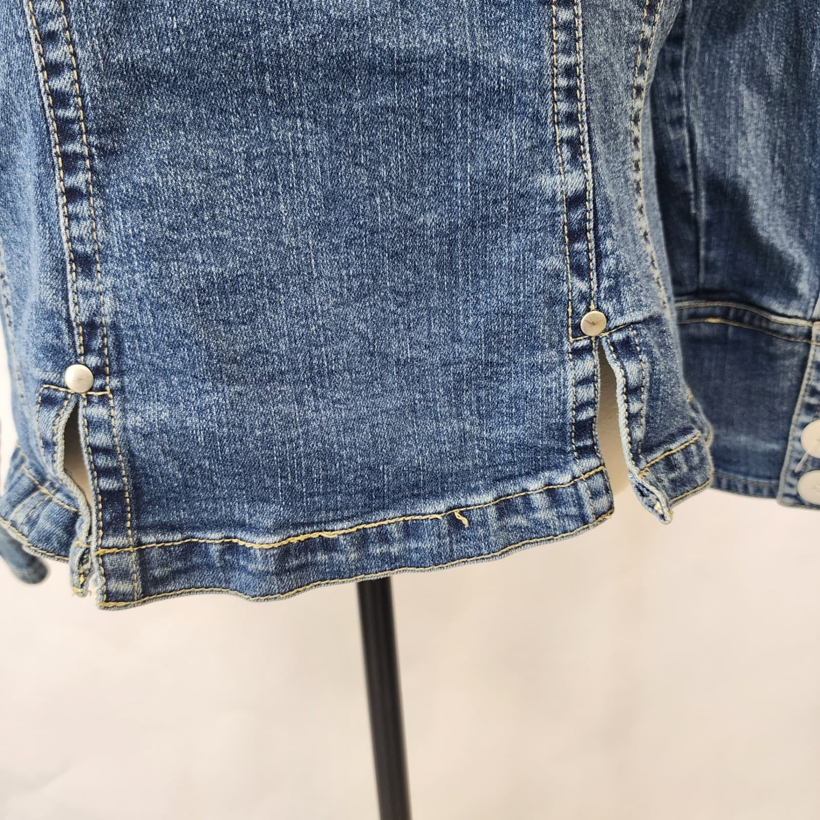 AMX Womens Petite XL Denim Jacket Medium Wash White Buttons Stretch 56449P - Thumbnail 4
