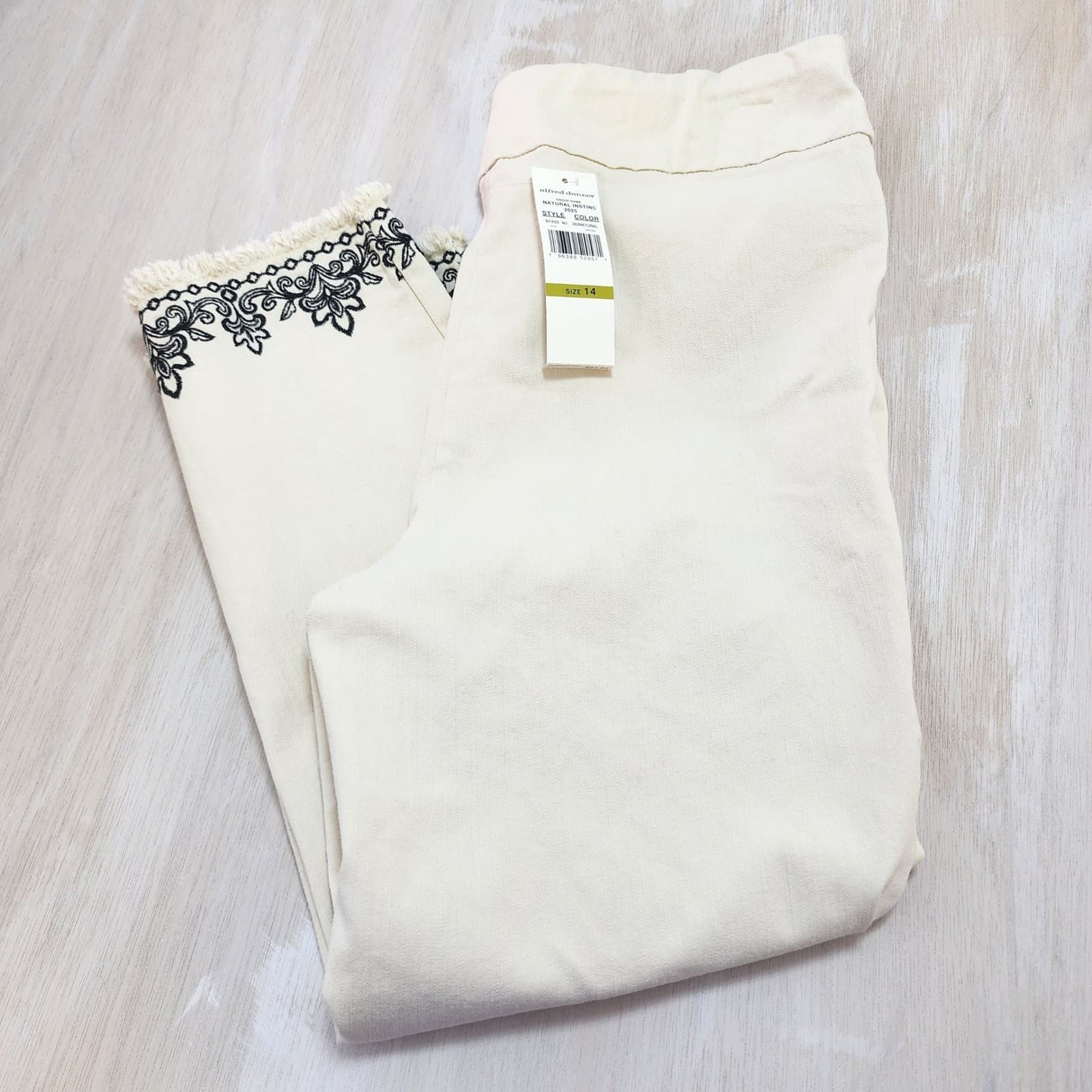 Alfred Dunner Allure Slim Fit Super Stretch Embroidered Crop Pants Cream Size 14 - Thumbnail 3