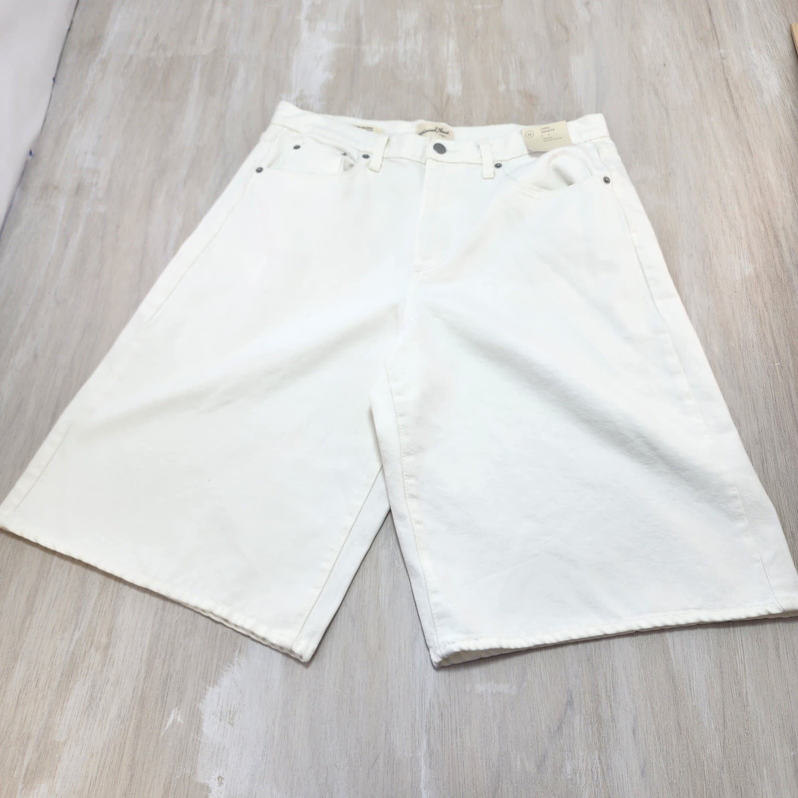 Universal Thread Womens High Rise Long Denim Shorts White Relaxed Fit Size 12