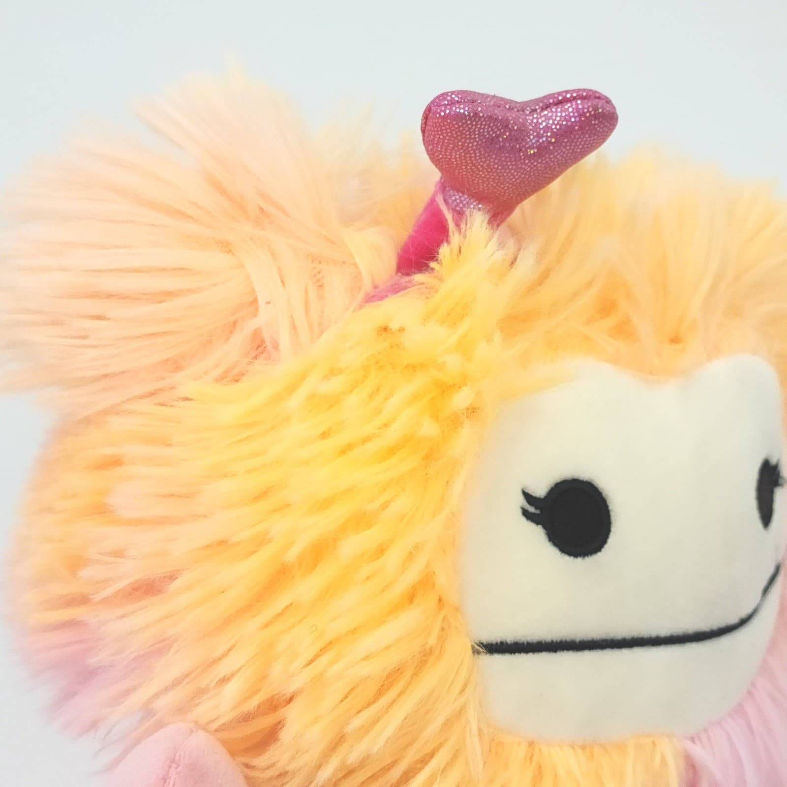 Squishmallows Hug Mees Caparinne Pink Bigfoot Valentine Plush 10 Inch NWT - Thumbnail 4