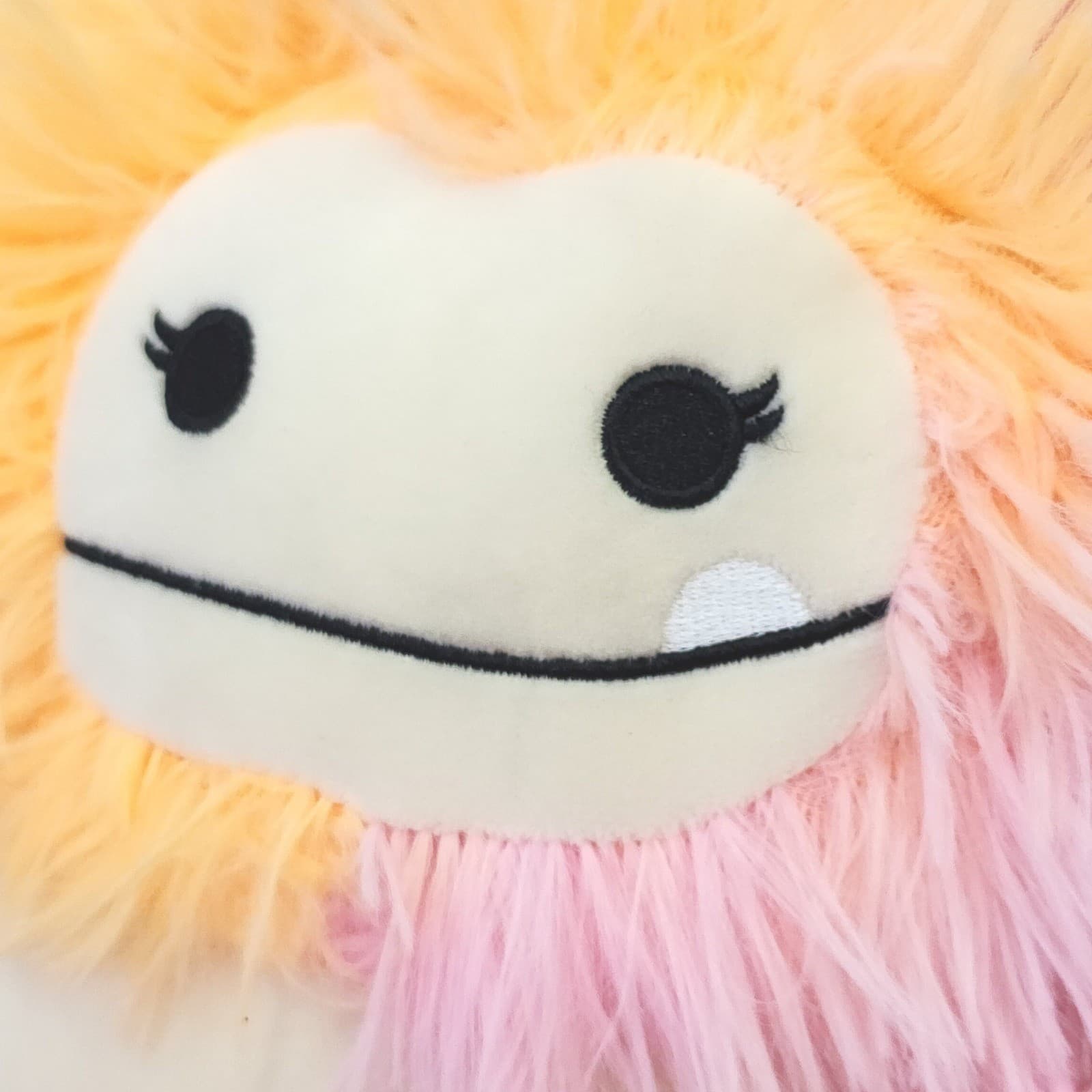 Squishmallows Hug Mees Caparinne Pink Bigfoot Valentine Plush 10 Inch NWT - Thumbnail 3