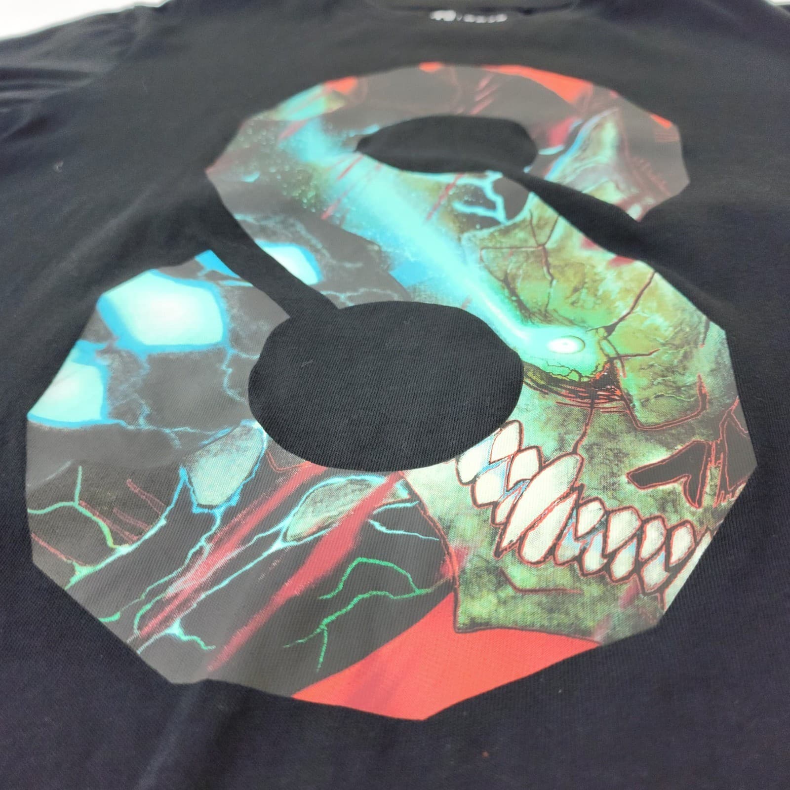 Uniqlo UT Kaiju No. 8 Graphic T-Shirt Mens Large Black Anime Manga Tee 469941 - Thumbnail 4