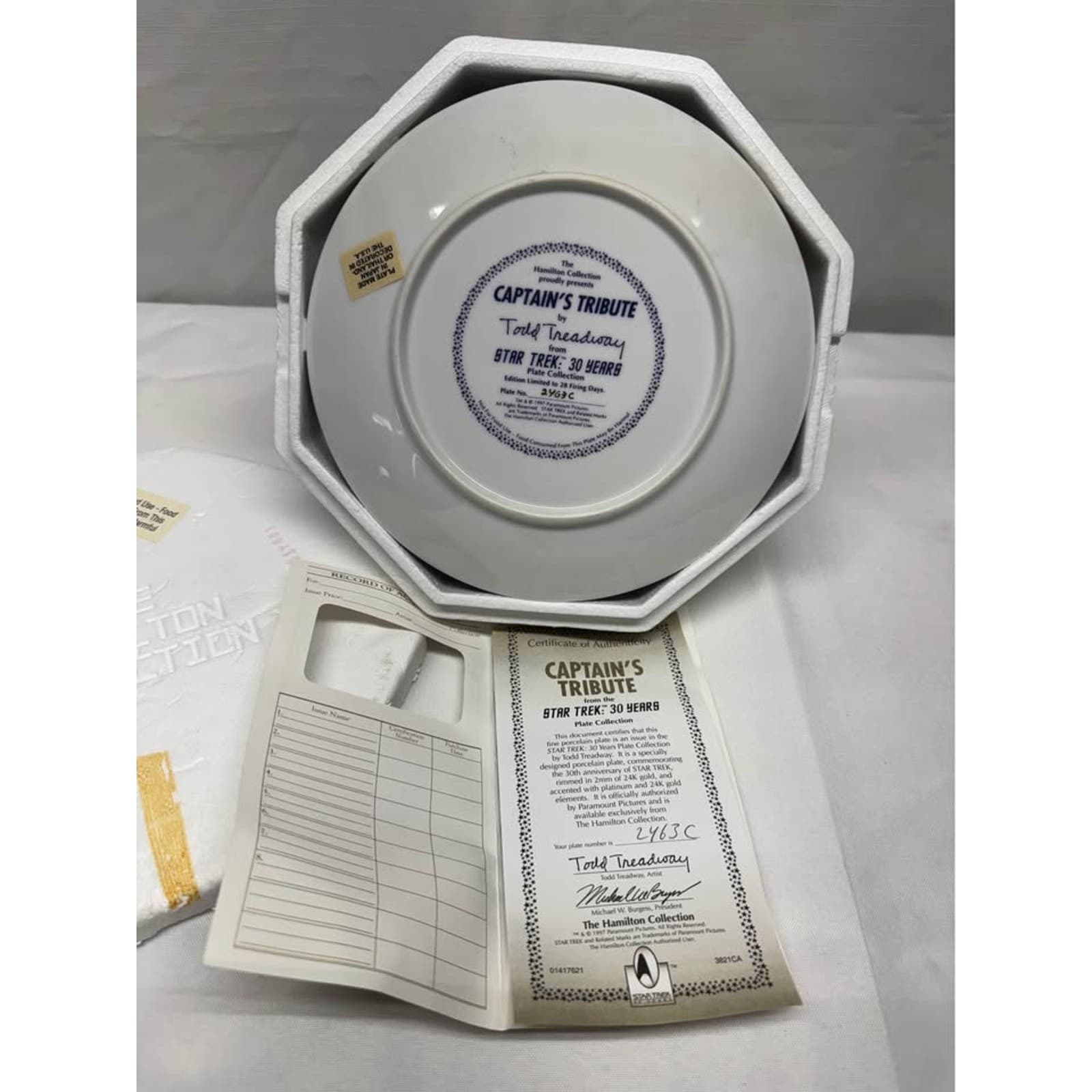 THE HAMILTON COLLECTION STAR TREK 30 YEARS CAPTAIN'S TRIBUTE PLATE - Thumbnail 2