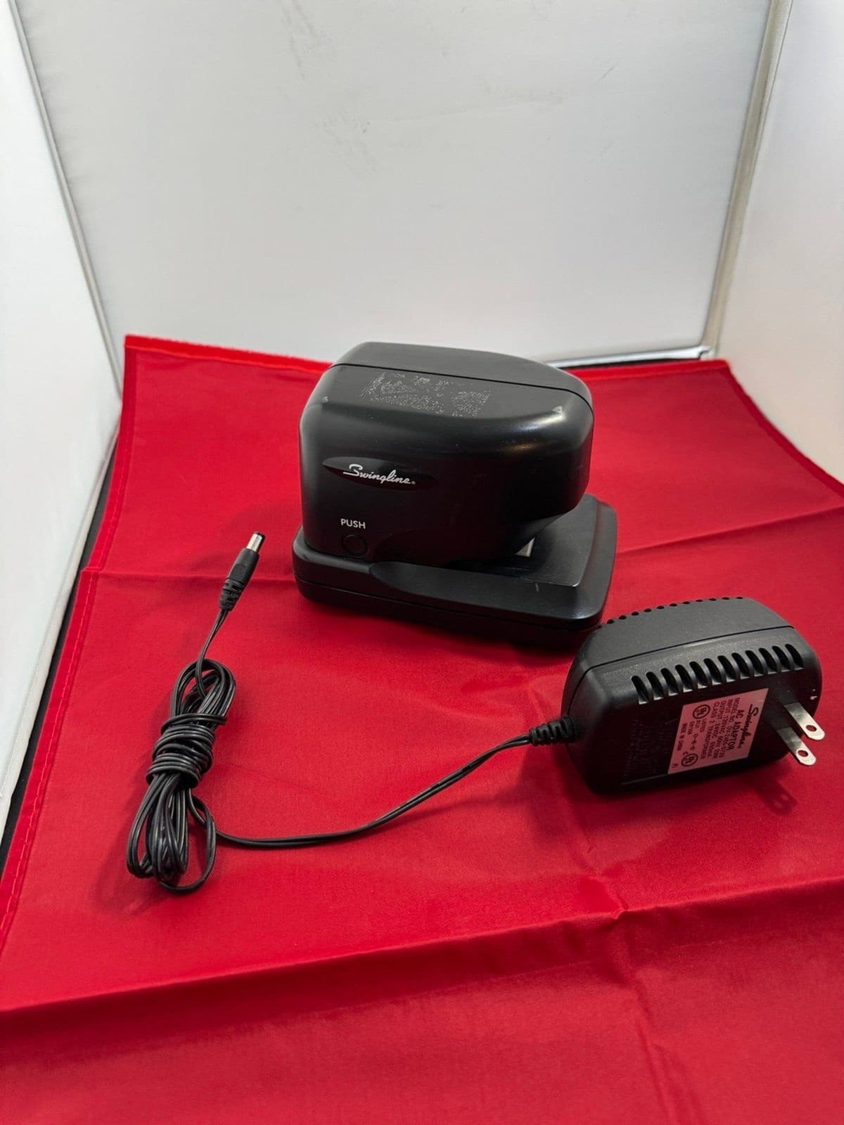 SWINGLINE CARTRIDGE ELECTRIC STAPLER 30 SHEET CAPACITY JAM FREE 69008 - BLACK - Thumbnail 2
