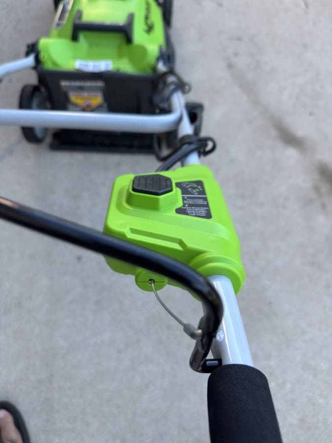 Greenworks 16" 40V Cordless Lawn Mower - Thumbnail 4