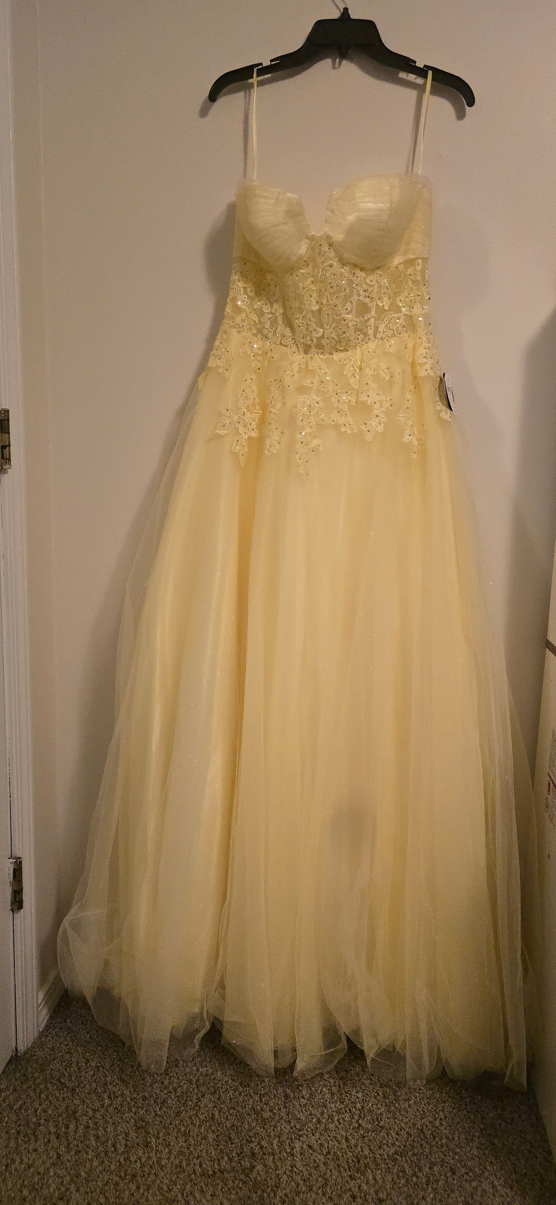 NWT Windsor Yellow Strapless Gown with Lace Appliqué - Thumbnail 3