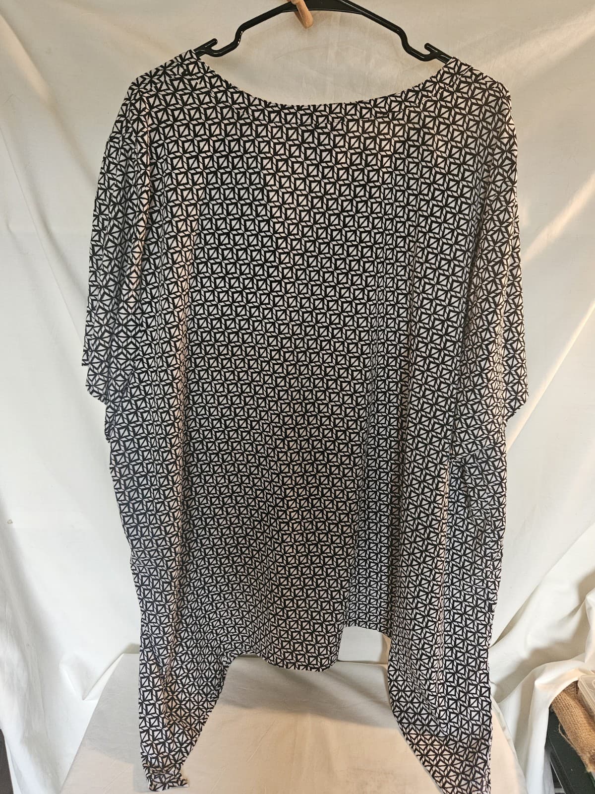 Catherines 3X 26/28W Black White Square Shark bite Top Blouse Career Business - Thumbnail 2