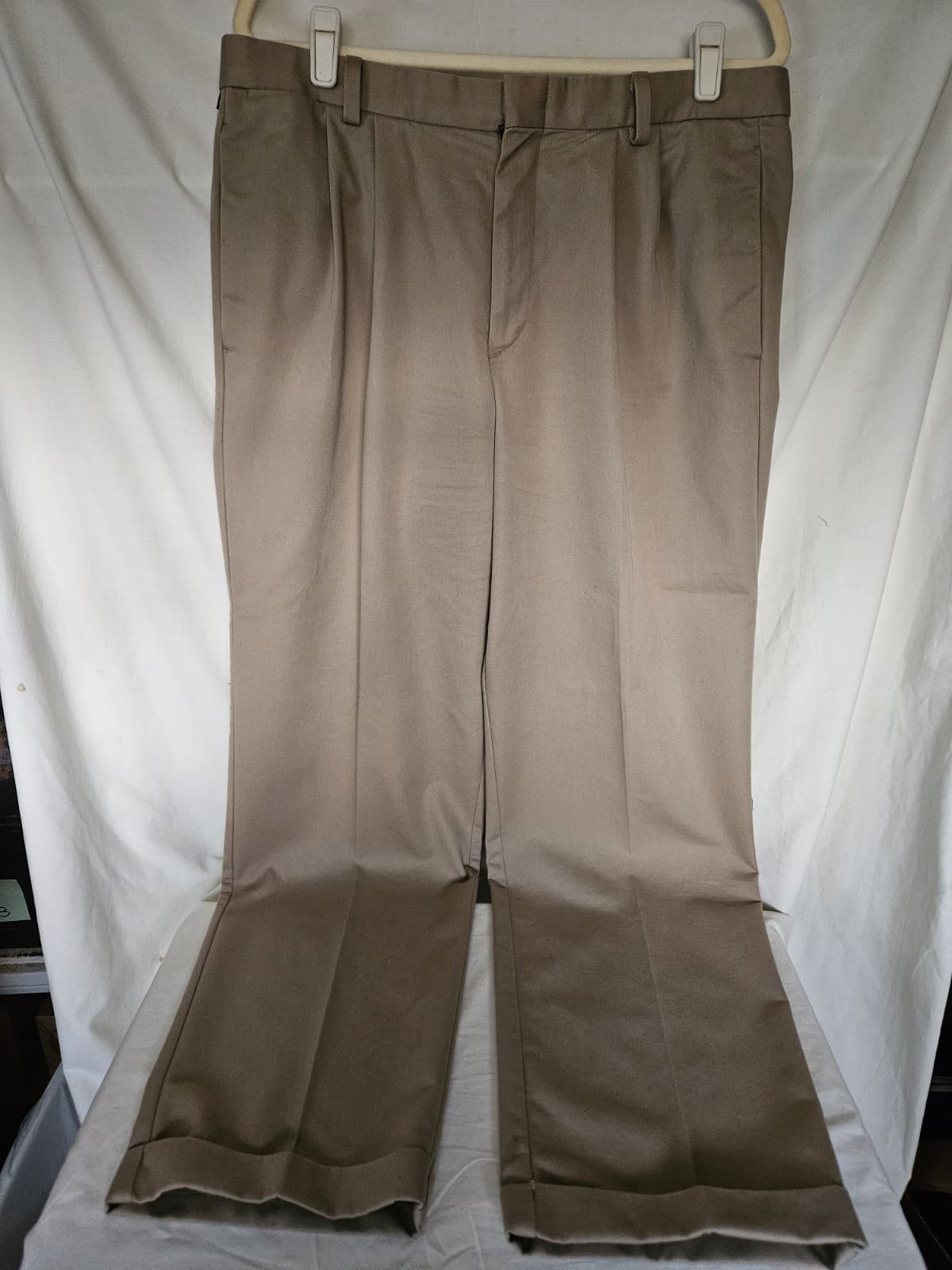 Dockers Stain Defender 36x32 Khaki Classic Fit Business Dress Work Casual Pants