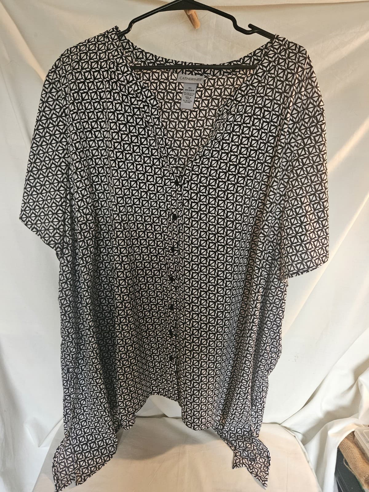 Catherines 3X 26/28W Black White Square Shark bite Top Blouse Career Business