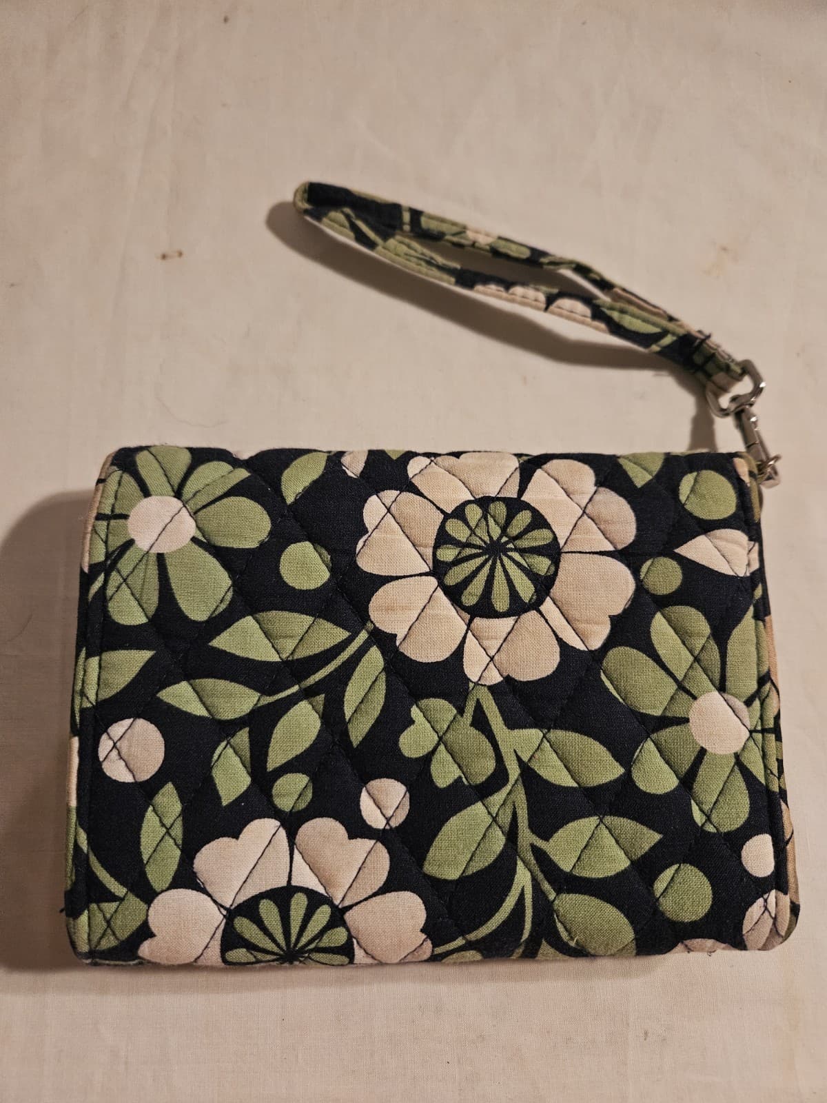 EUC Vera Bradley "Lucky You" Floral Quilted Wallet Wristlet w/Turn Lock - Thumbnail 4