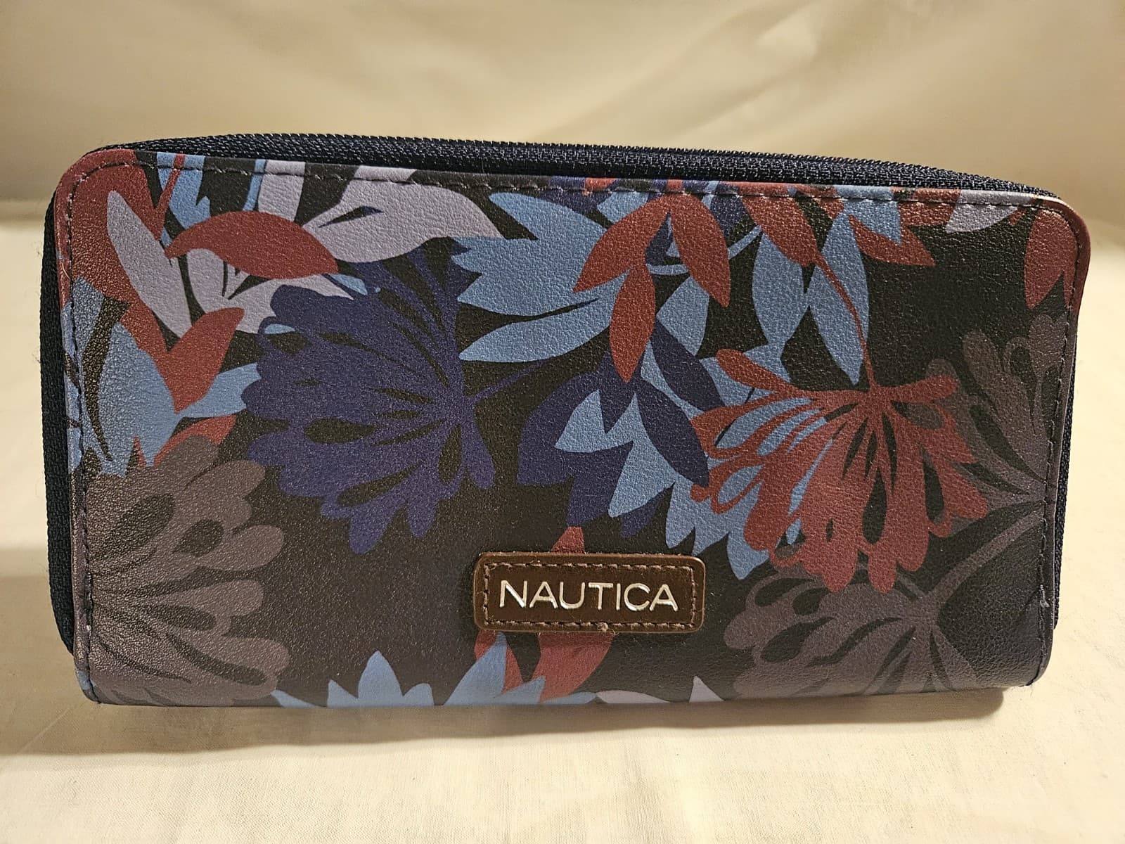 EUC Nautica Tropical Floral Zip Around Wallet - Thumbnail 4