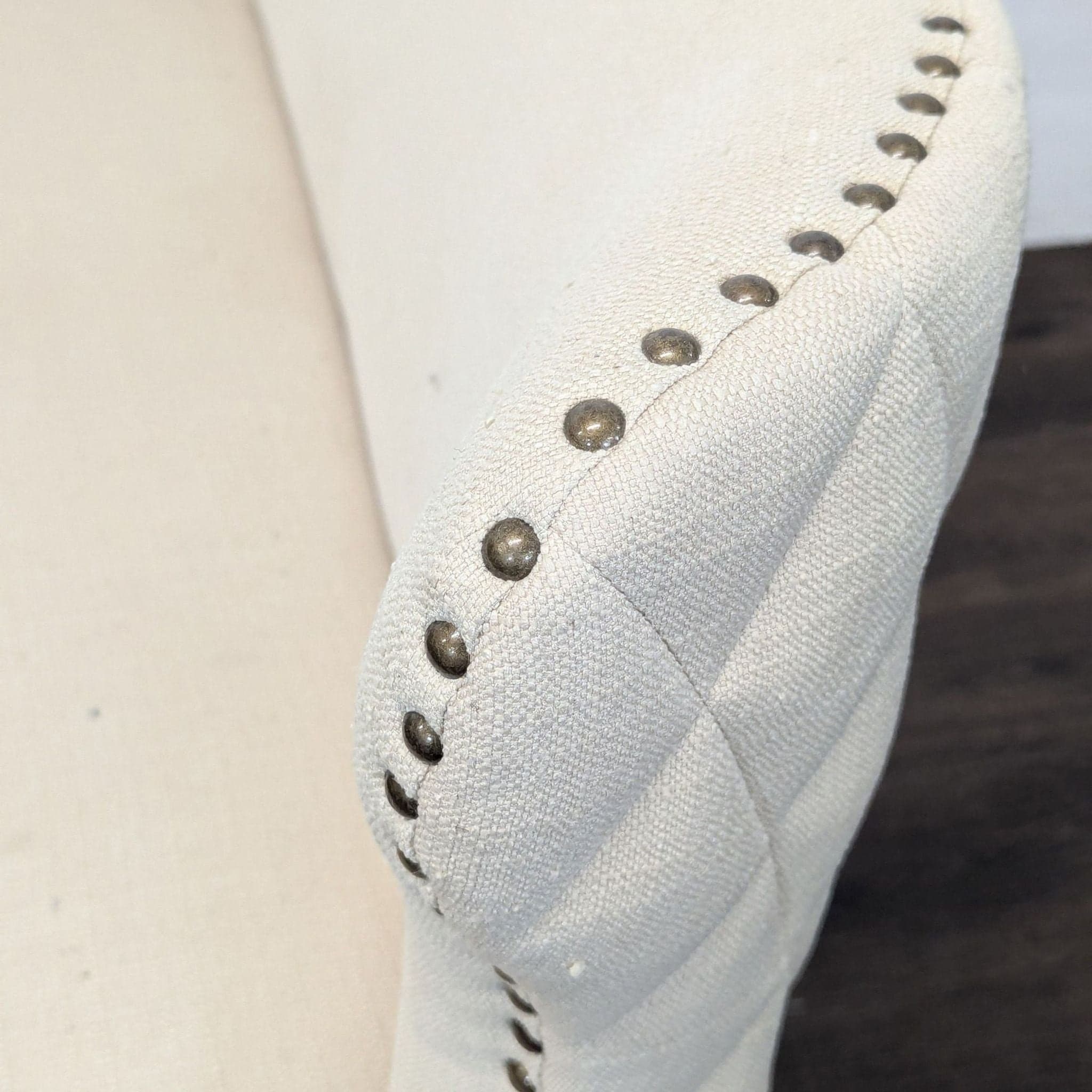 Upholstered Bench with Quilting - Thumbnail 5