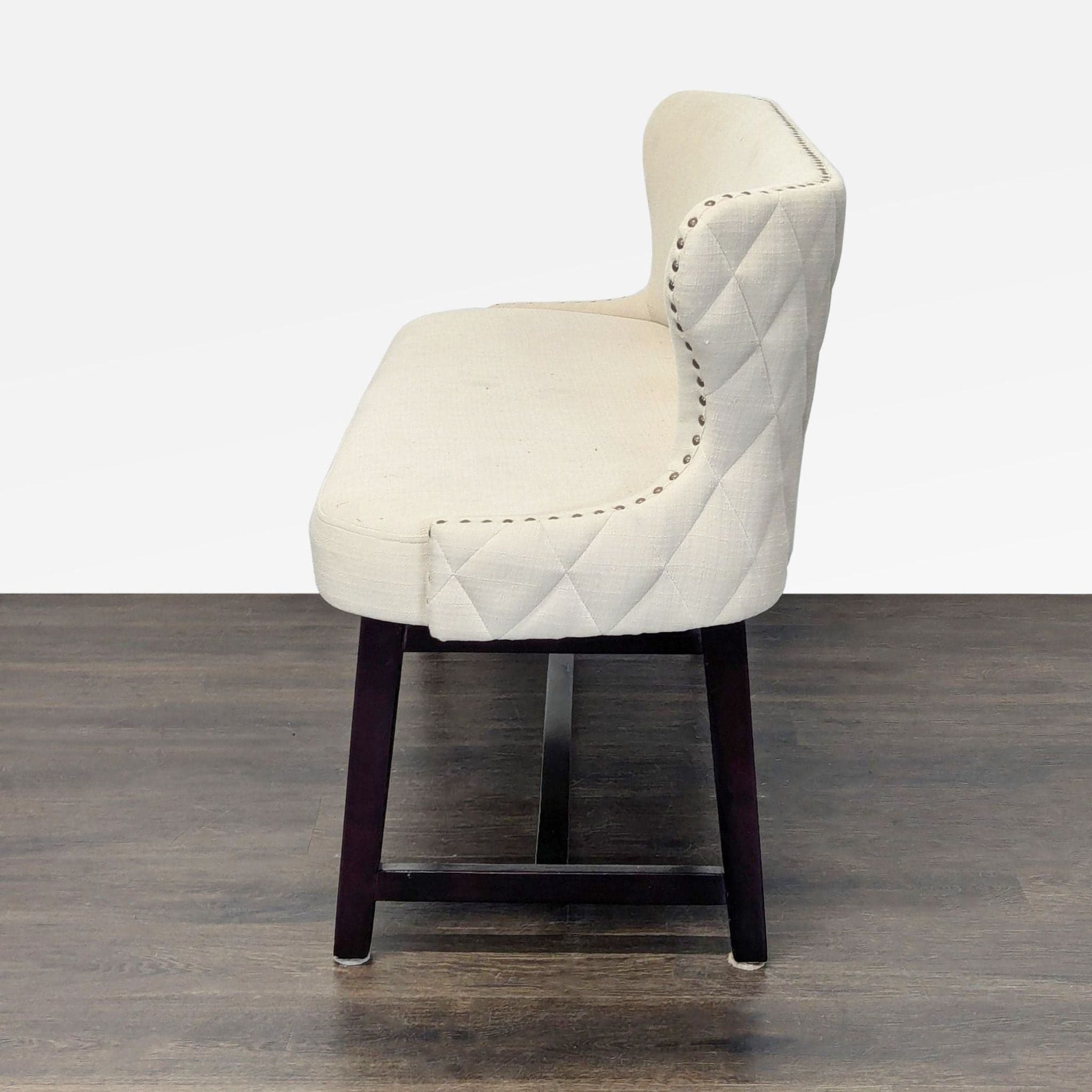 Upholstered Bench with Quilting - Thumbnail 3