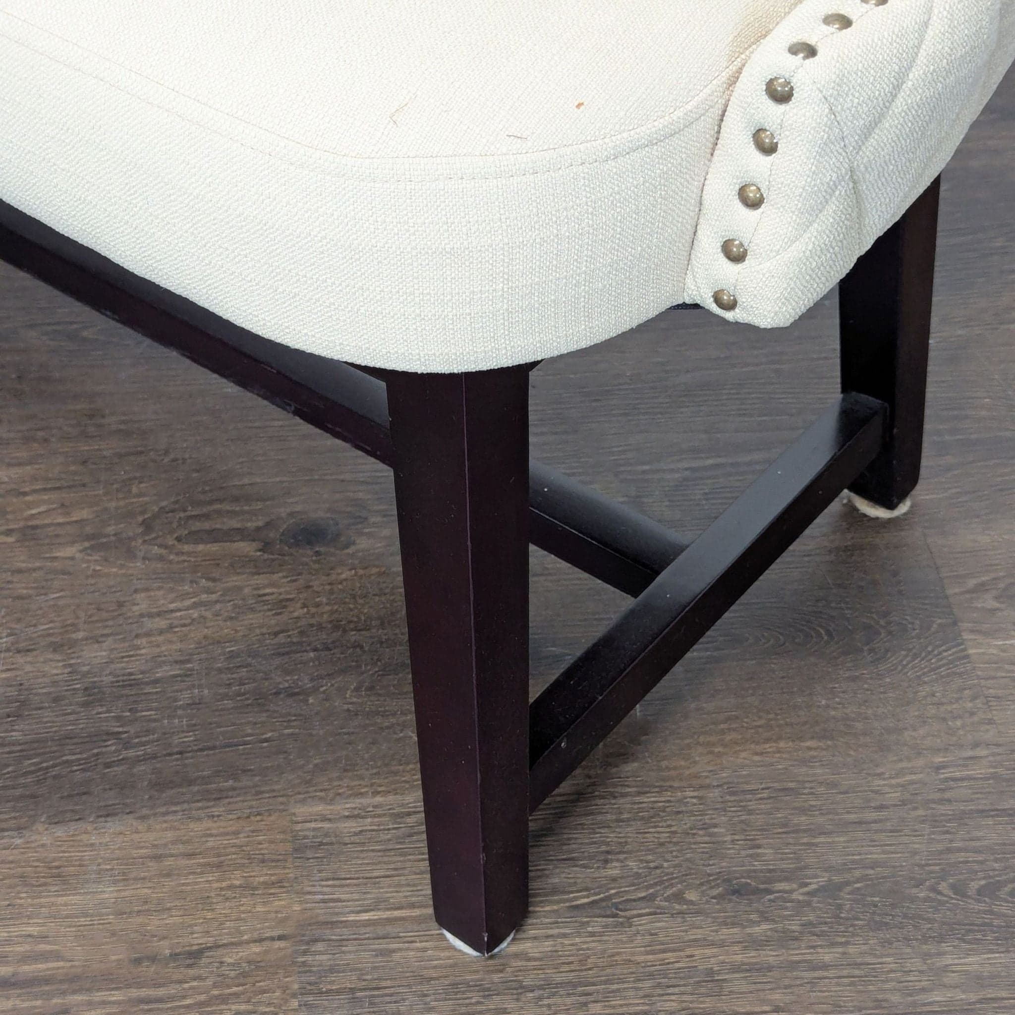 Upholstered Bench with Quilting - Thumbnail 6