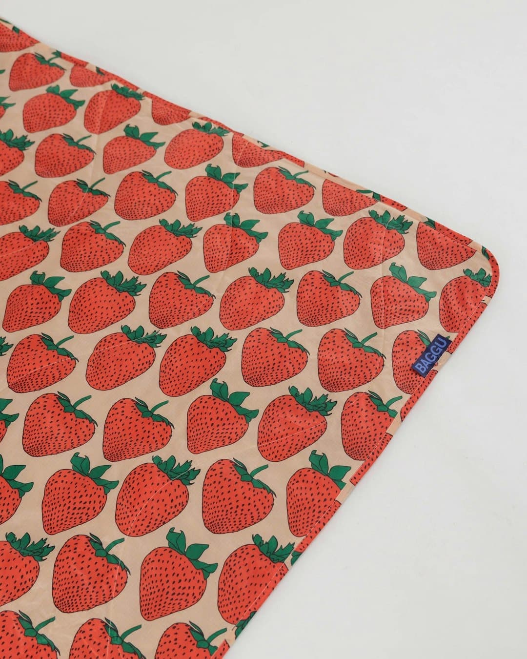puffy strawberry picnic blanket - Default - Thumbnail 3