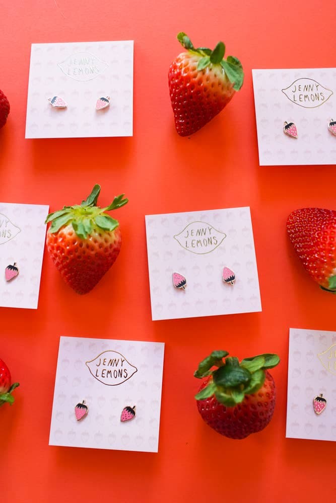 strawberry charm enamel earrings - Default - Thumbnail 4