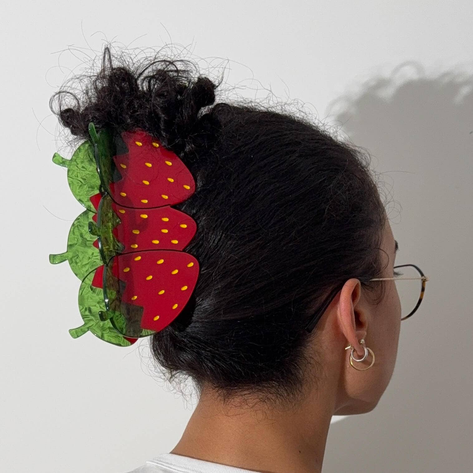 MEGA red strawberry hair claw clip - Regular - Thumbnail 2
