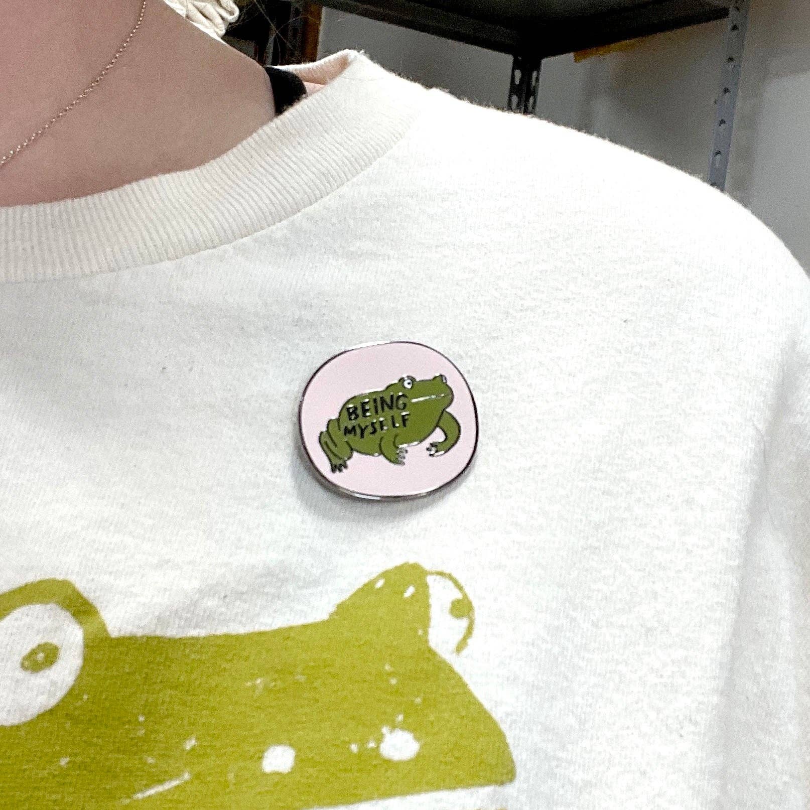 being myself frog pin - Regular - Thumbnail 3