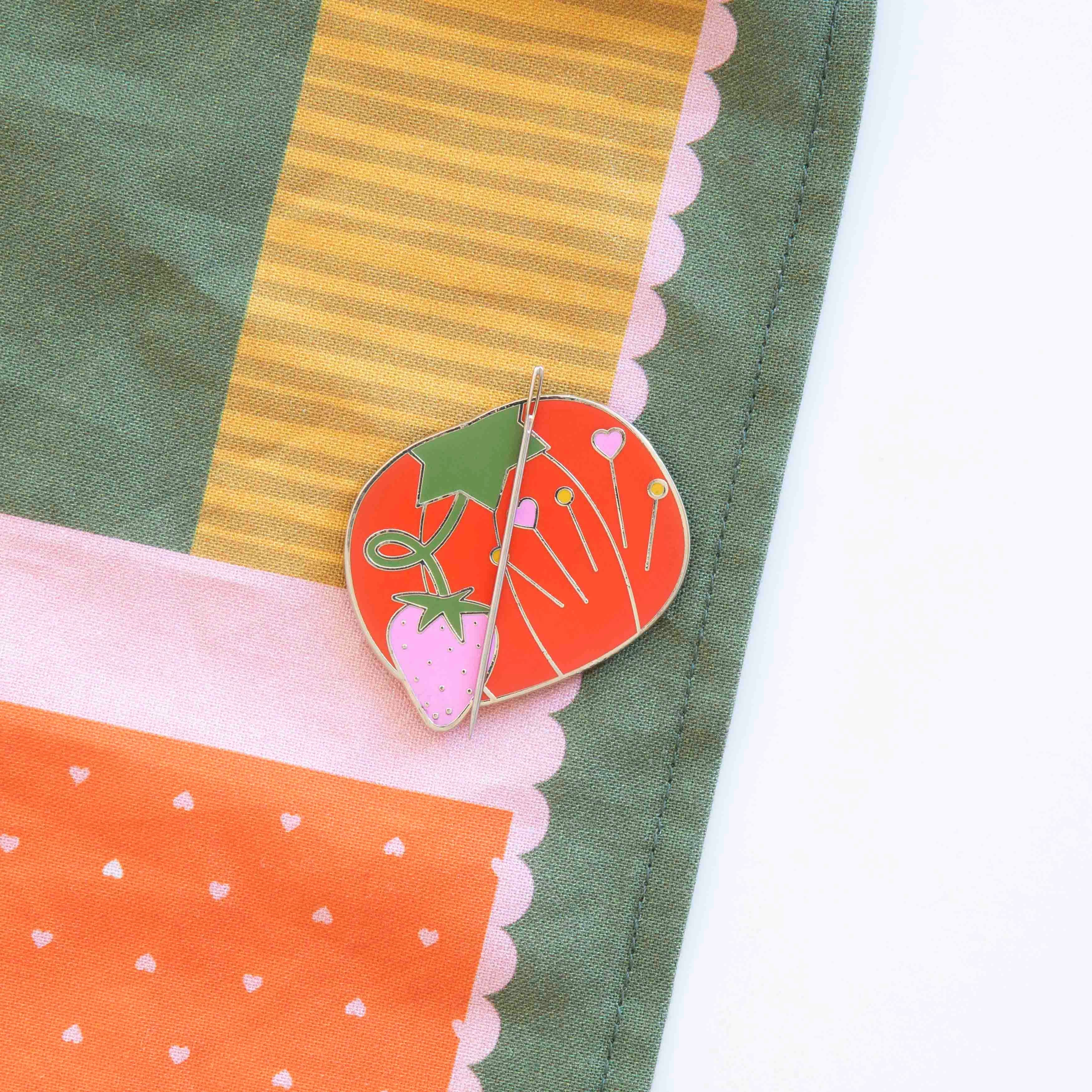 tomato pin cushion magnetic needle minder - Regular - Thumbnail 3