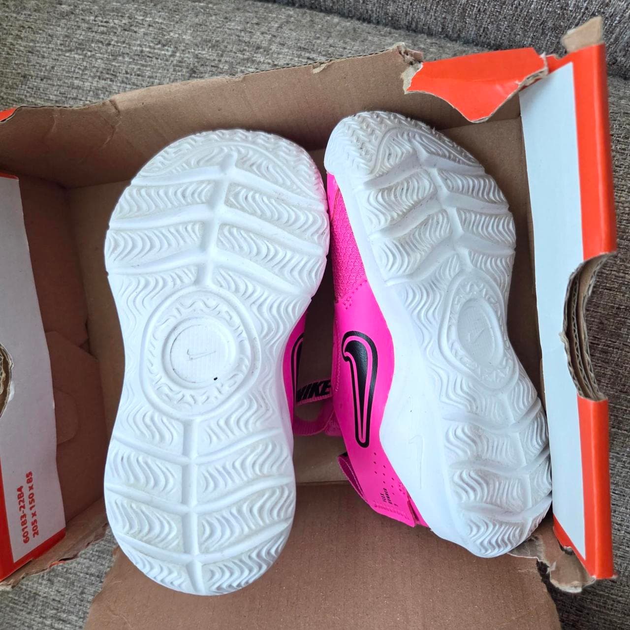 toddler girls Nike shoes 8c - Thumbnail 3