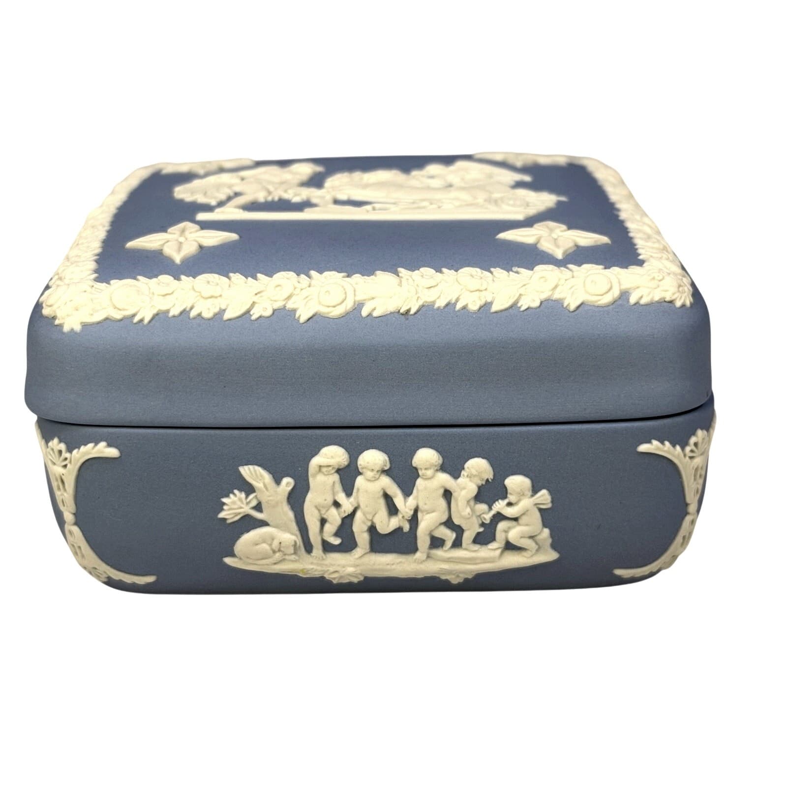 Wedgwood Blue Jasperware Trinket Box Cherub Chariot Relief 4” England - Thumbnail 5