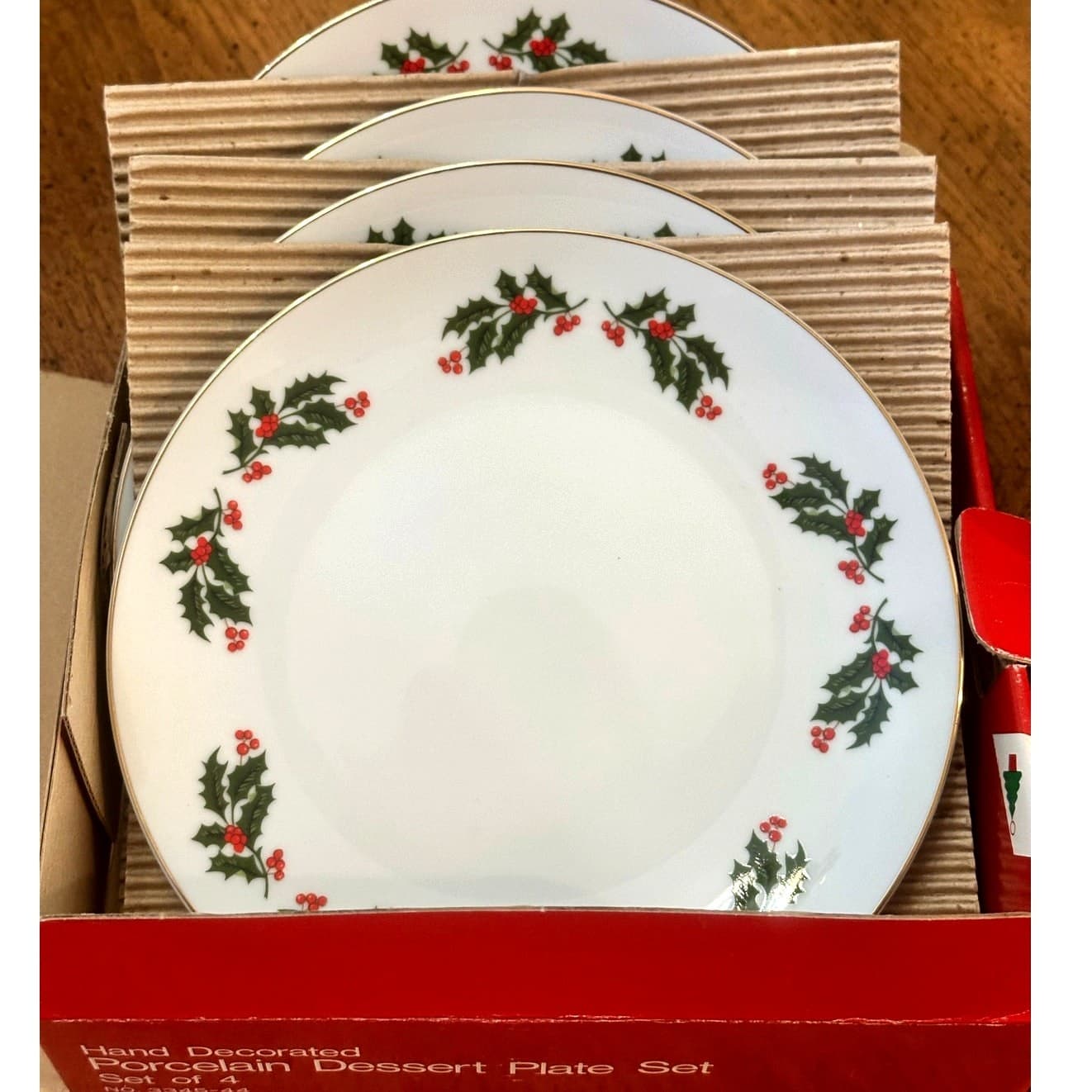 Christmas Holly Berries Japan Gold Rim Porcelain Holiday Mugs & Plates-Set of 4 - Thumbnail 7