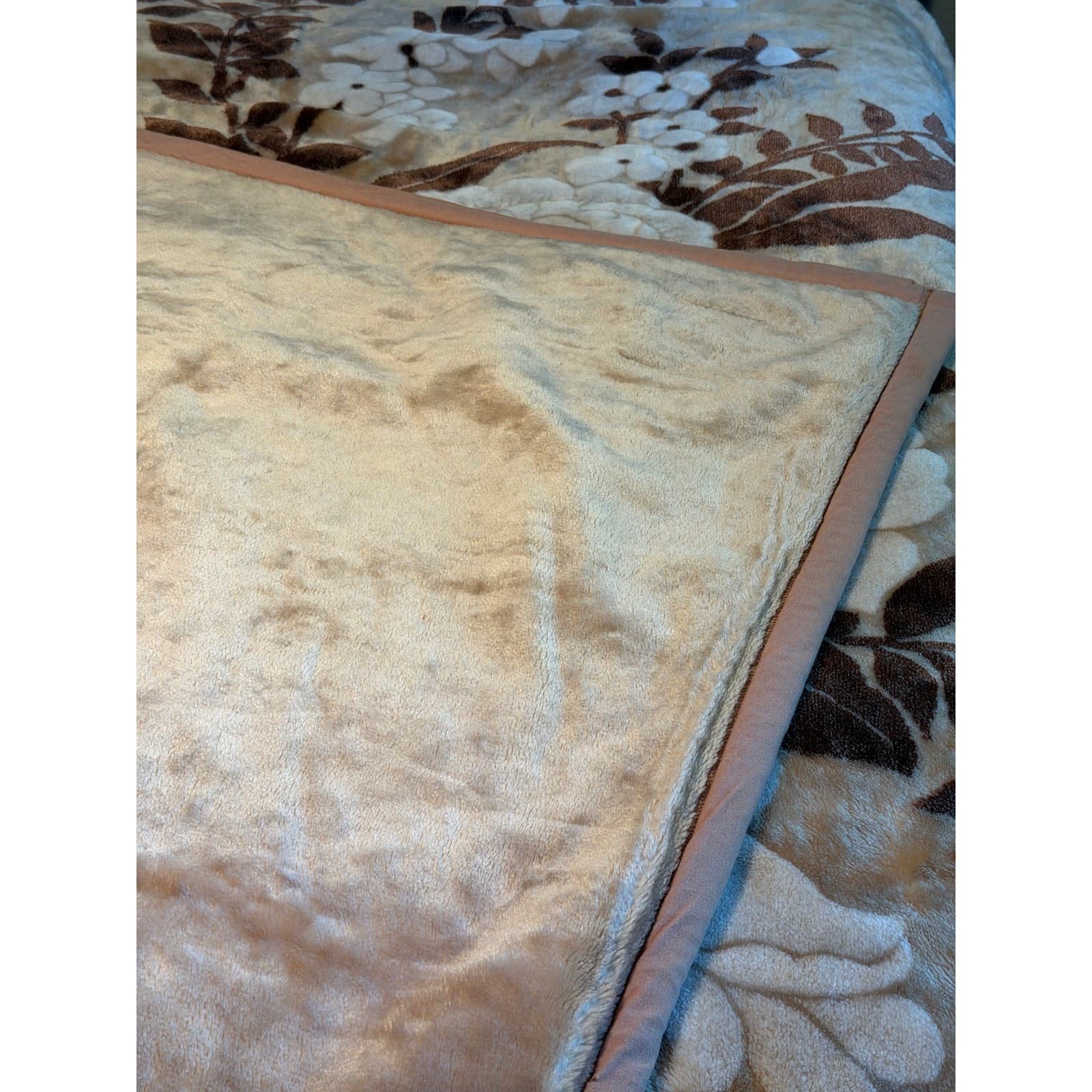 Vintage Korean Mink Blanket Neutral Floral Plush Soft Heavy Beige Brown Throw - Thumbnail 8