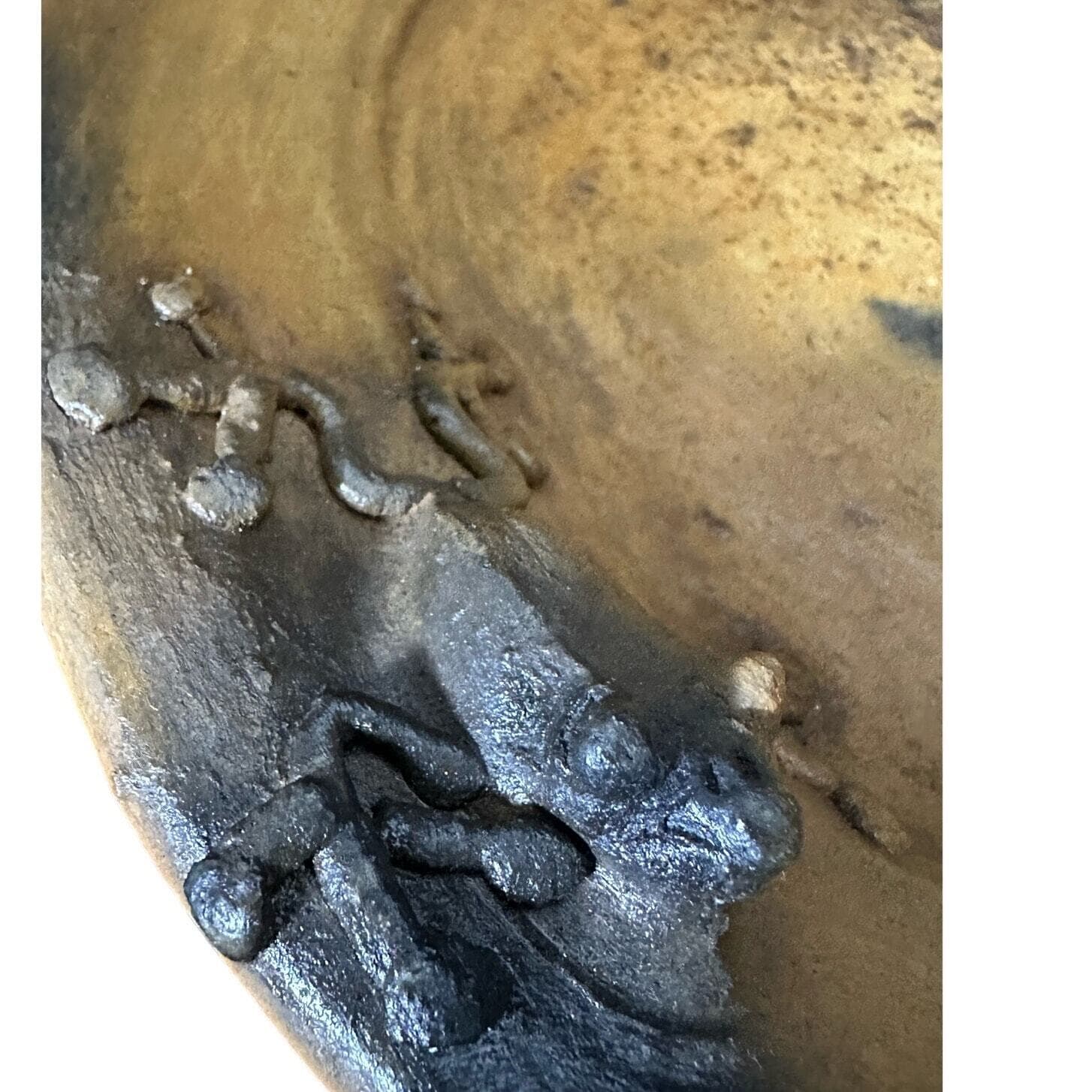Handmade Art Pottery Bowl Raised Relief Frog Iguana Belize 2007 Artist Signed 9" - Thumbnail 7