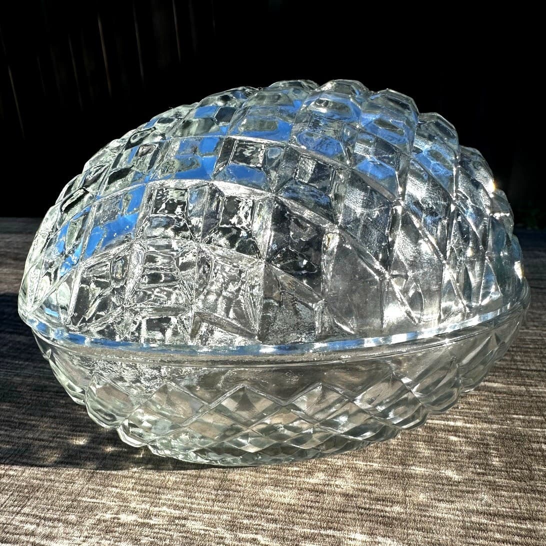 Stunning Glass Diamond Design Egg Shaped Candy Trinket Dish with Lid-Excellent - Thumbnail 4