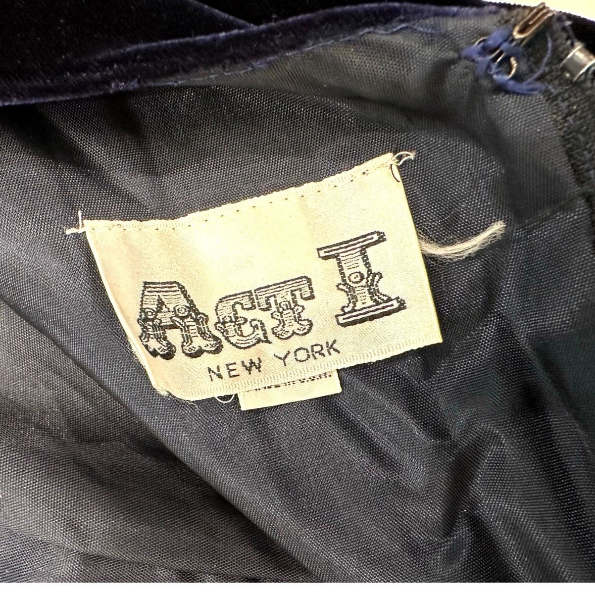 Act I New York Cobalt Blue Velvet Vintage 1980s Cocktail Dress-Size 7/8 Stunning - Thumbnail 2