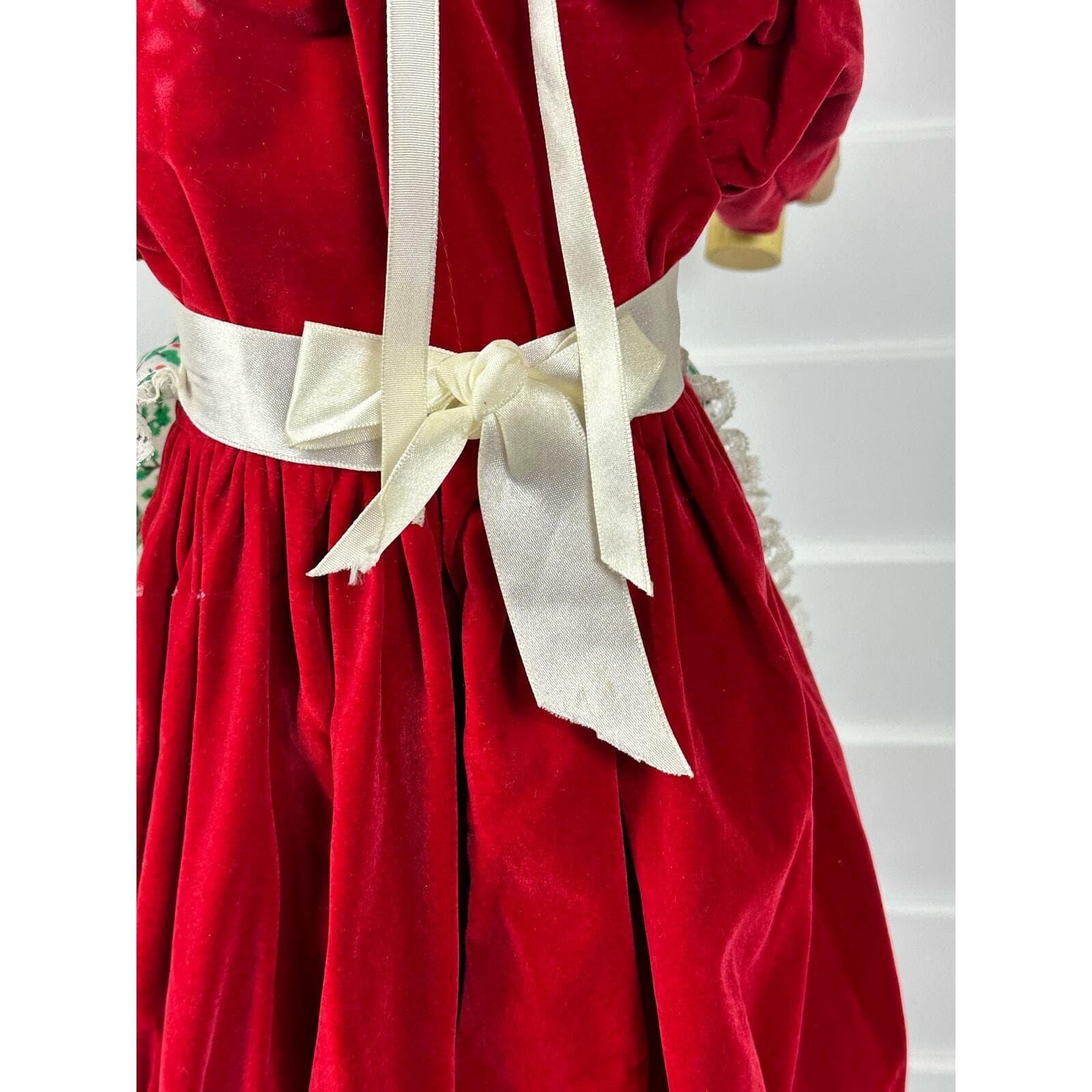 Rennor Lighted and Animated Mrs. Claus-22 Inches Tall-Very Good Condition! - Thumbnail 11