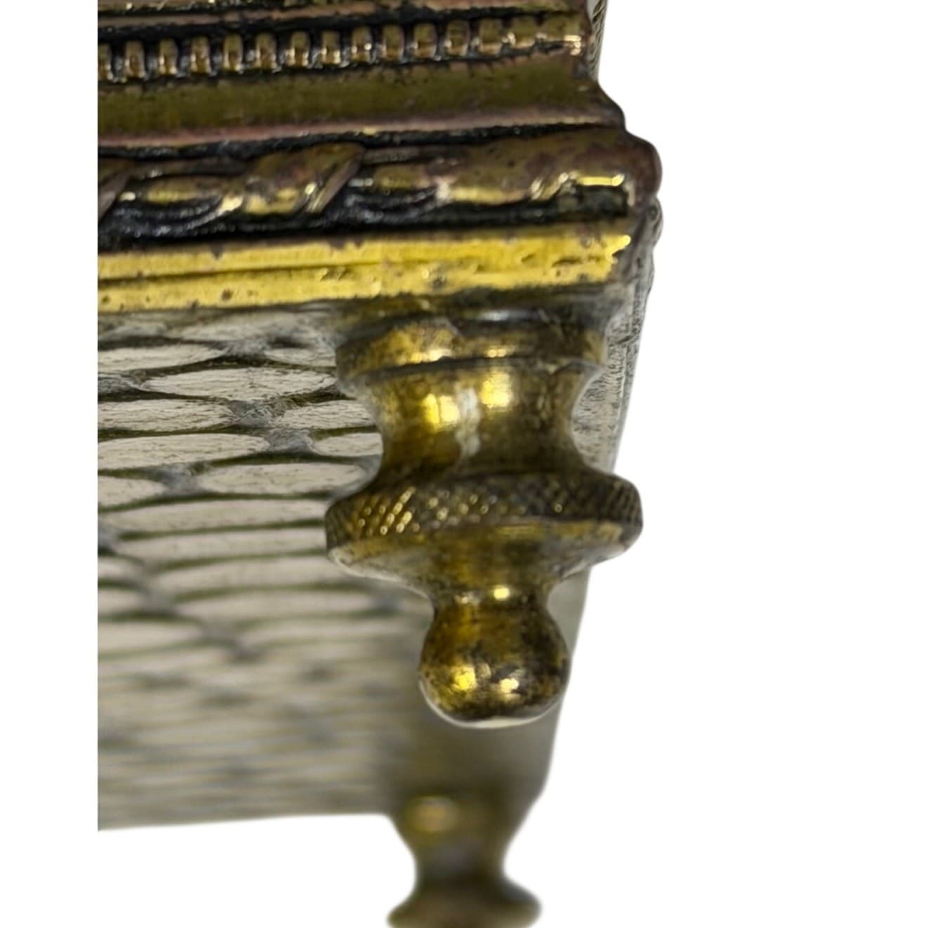 Jennings Brothers c. 1900-1915 Lined Large Bronze Repoussé Vanity Box - Thumbnail 14