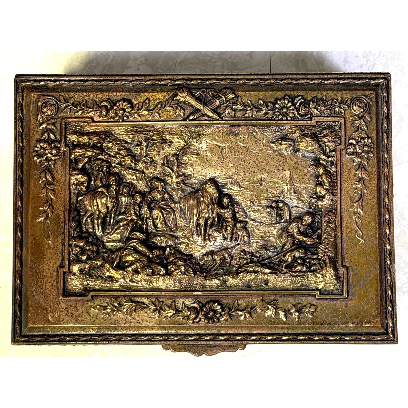 Jennings Brothers c. 1900-1915 Lined Large Bronze Repoussé Vanity Box - Thumbnail 2