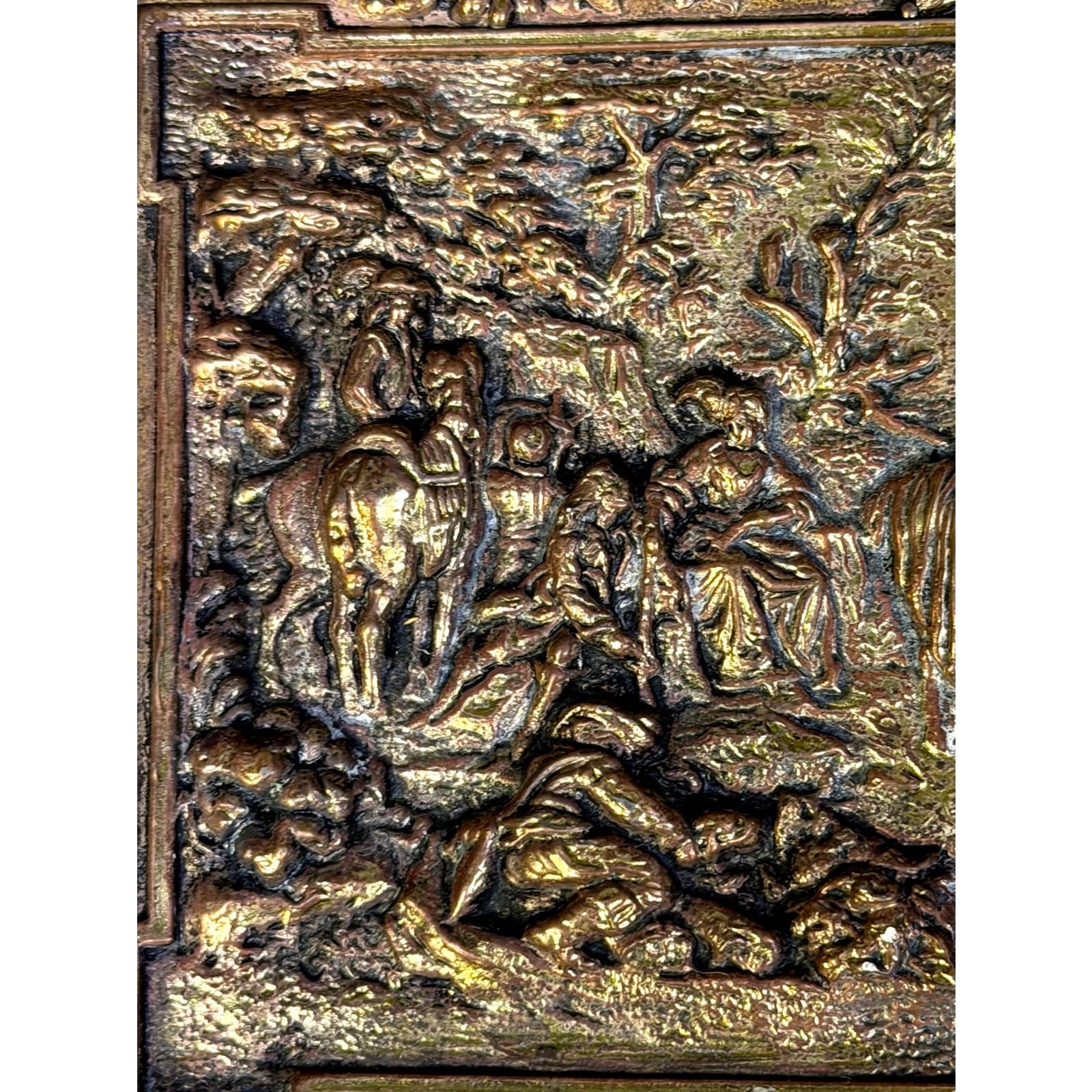 Jennings Brothers c. 1900-1915 Lined Large Bronze Repoussé Vanity Box - Thumbnail 4
