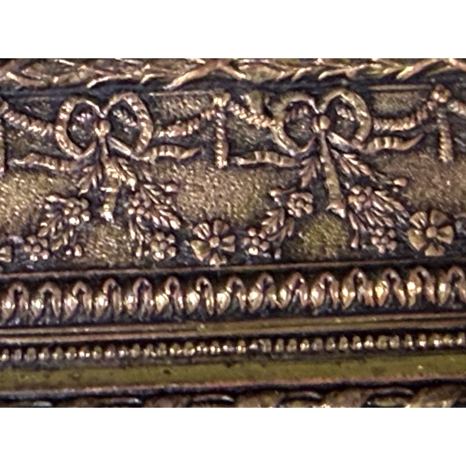 Jennings Brothers c. 1900-1915 Lined Large Bronze Repoussé Vanity Box - Thumbnail 10