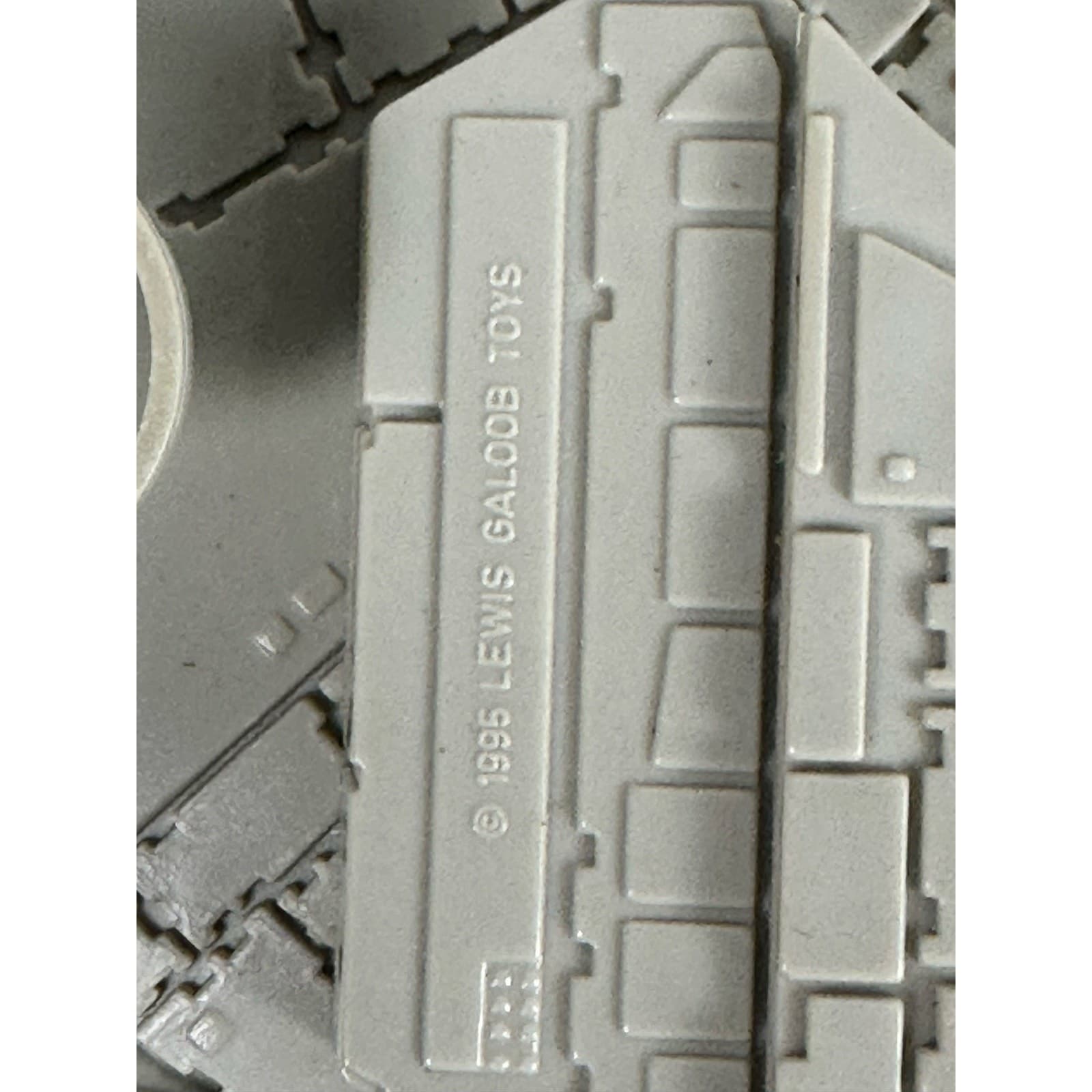 1995 Louis Galoob Toys Millennium Falcon Clamshell-Missing Some Parts - Thumbnail 5