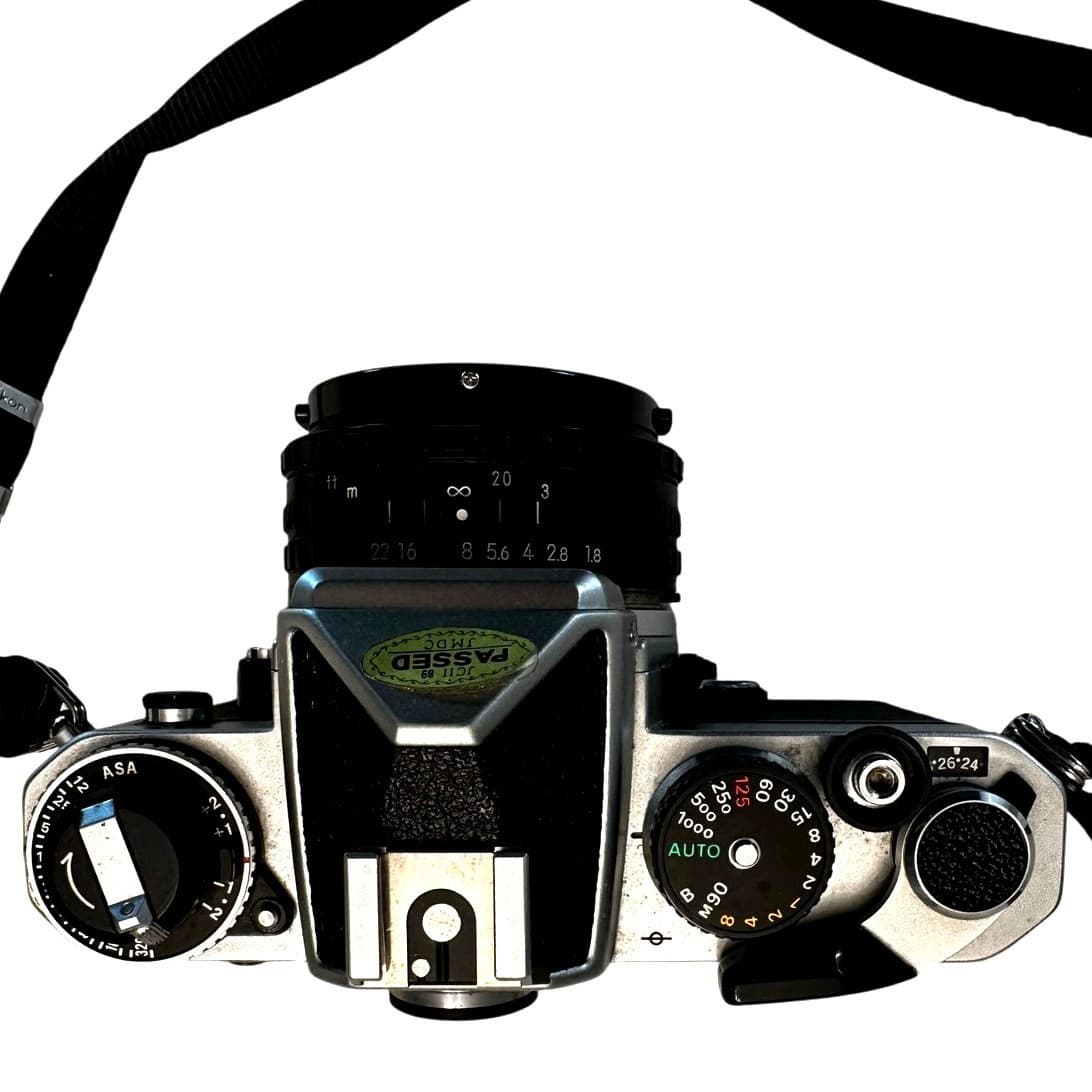 Nikon FE 35mm SLR Film Vintage 1978-83 Camera with Nikon Series E 150mm 1.8 Lens - Thumbnail 2
