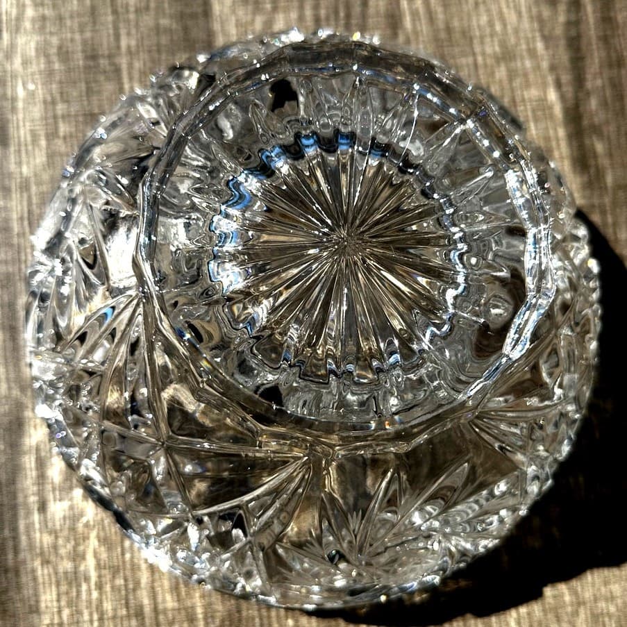 Heavy Pinwheel Star of David 8" Glass Footed Base Scalloped Rim Serving Bowl - Thumbnail 4